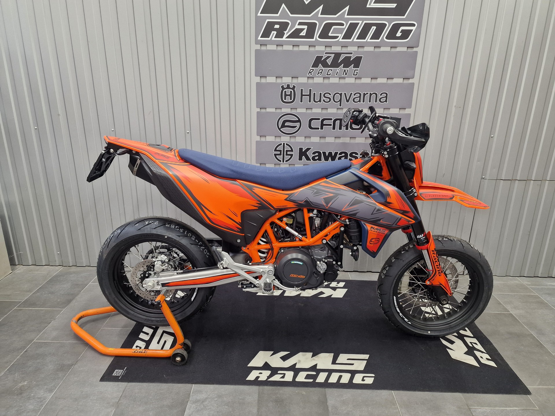 KTM 690 SMC R ABS (35 kW)-showroom-element-1