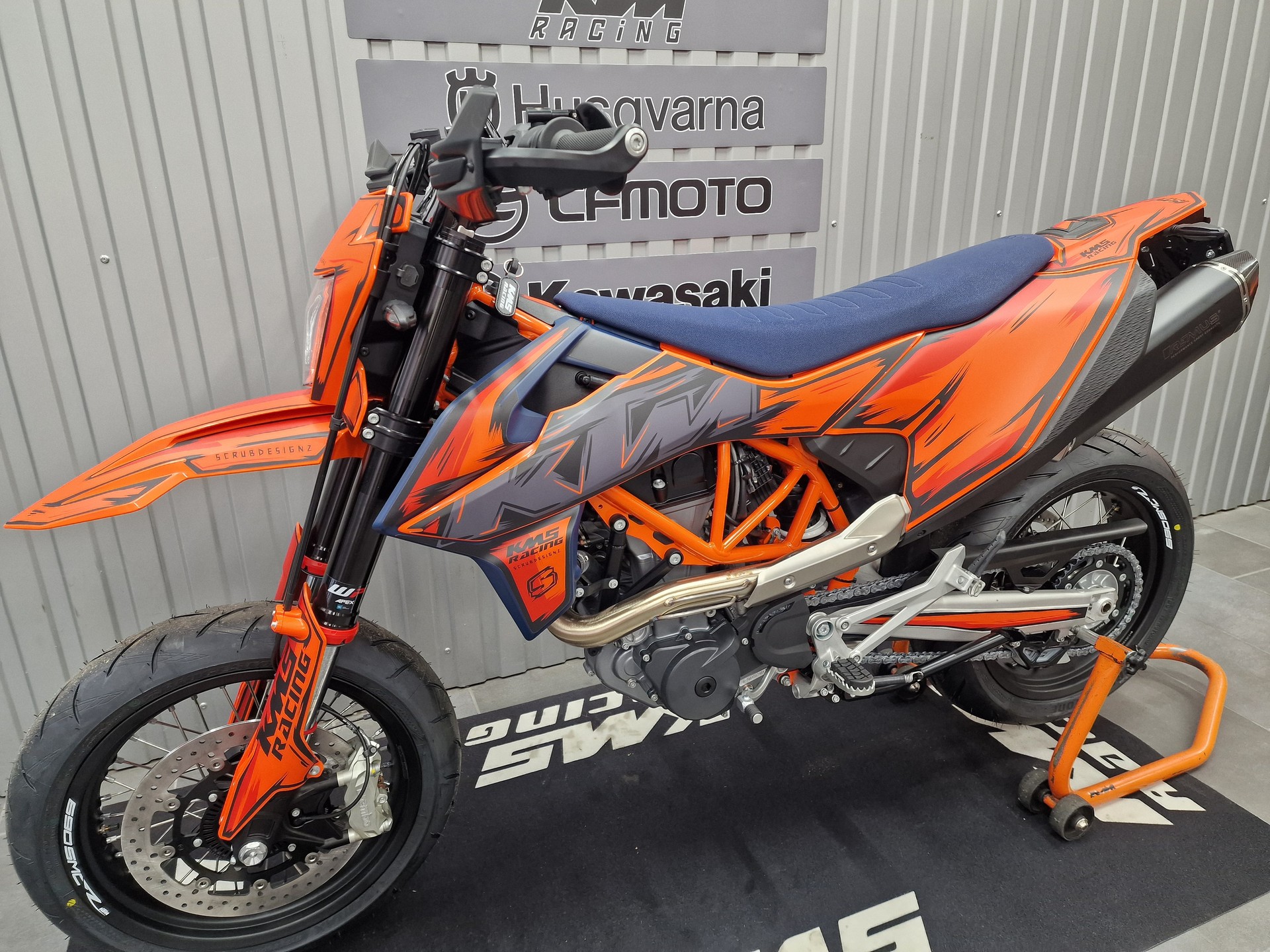 KTM 690 SMC R ABS (35 kW)-showroom-element-3