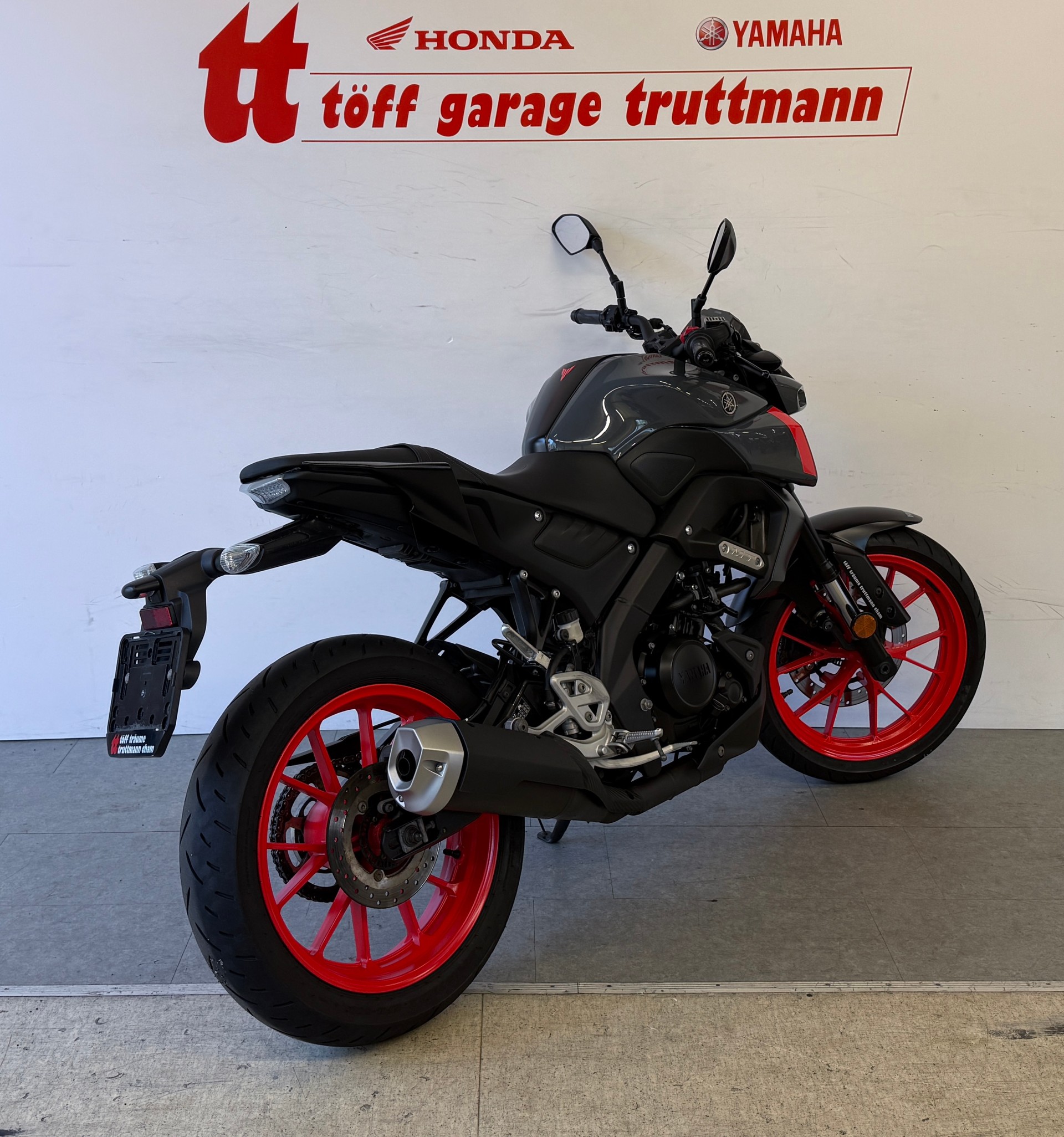 YAMAHA MT-125 ABS-showroom-element-3