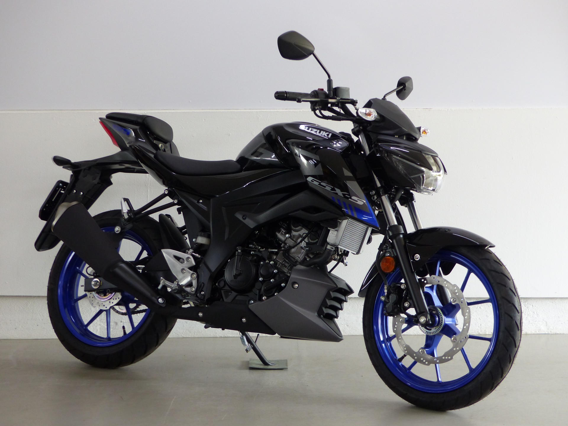 SUZUKI GSX-S 125 ABS-showroom-element-1