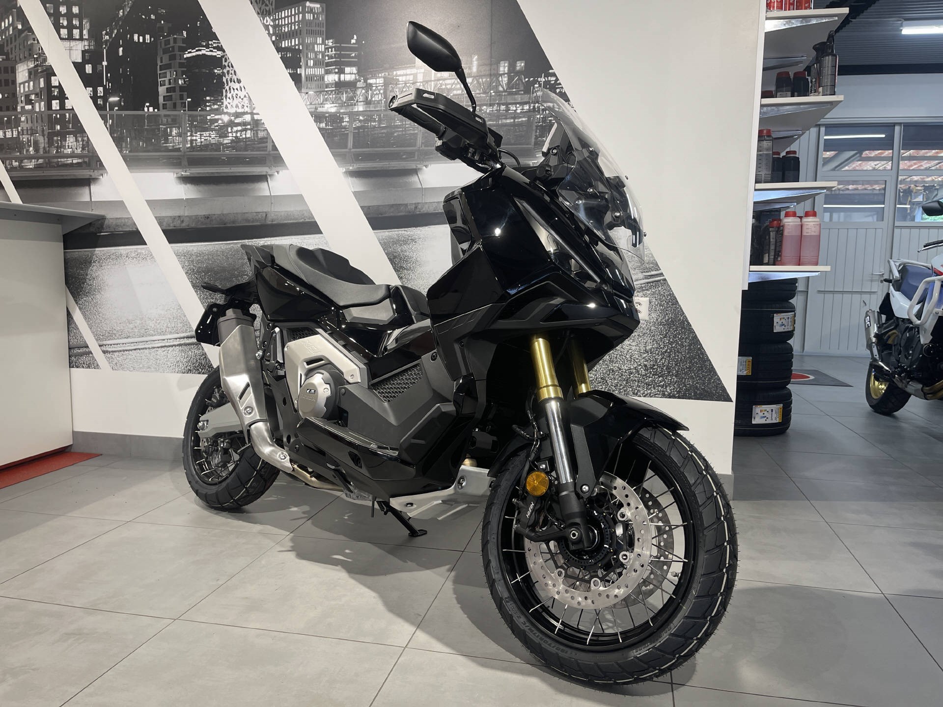 HONDA X-ADV 750 ABS-image-0