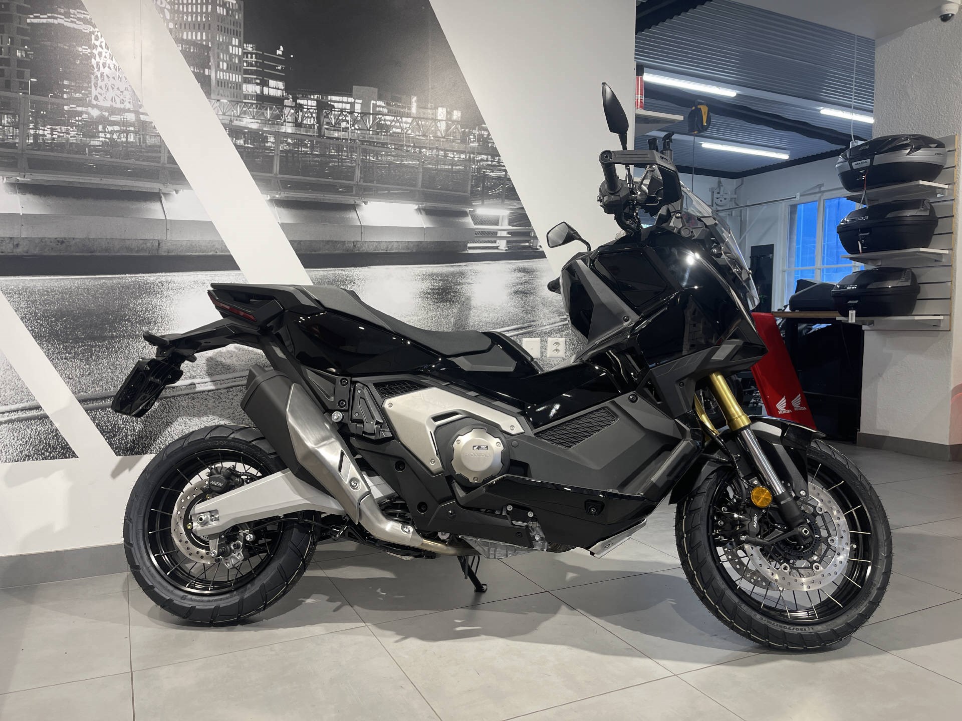 HONDA X-ADV 750 ABS-image-1