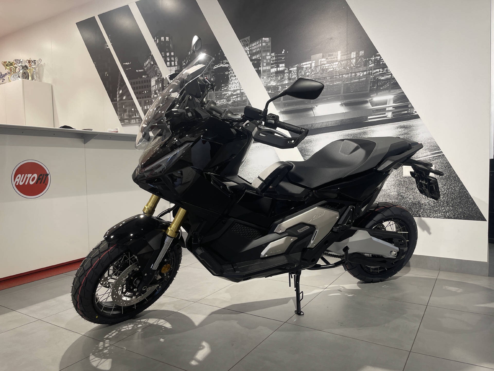 HONDA X-ADV 750 ABS-image-4