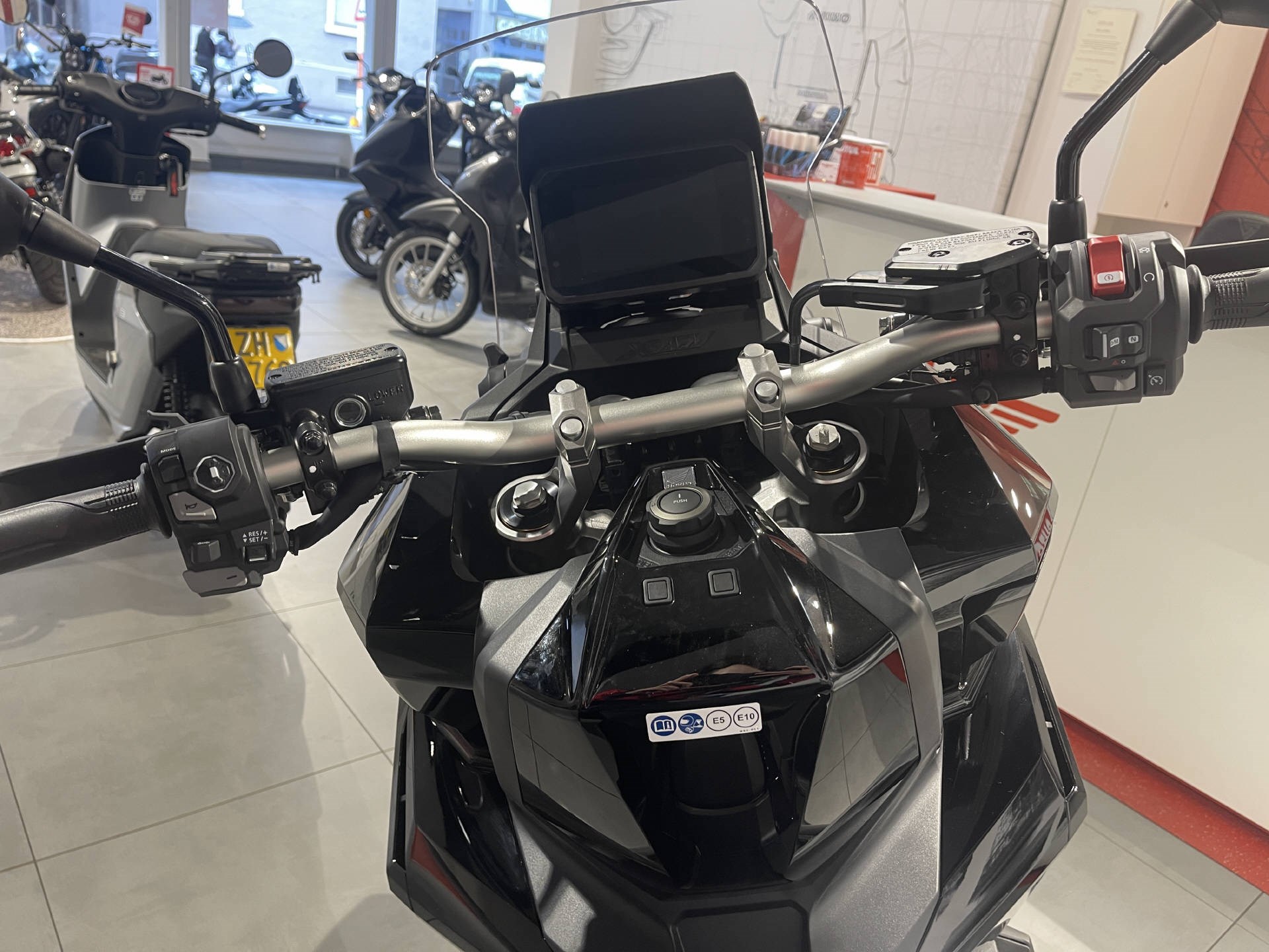 HONDA X-ADV 750 ABS-image-7