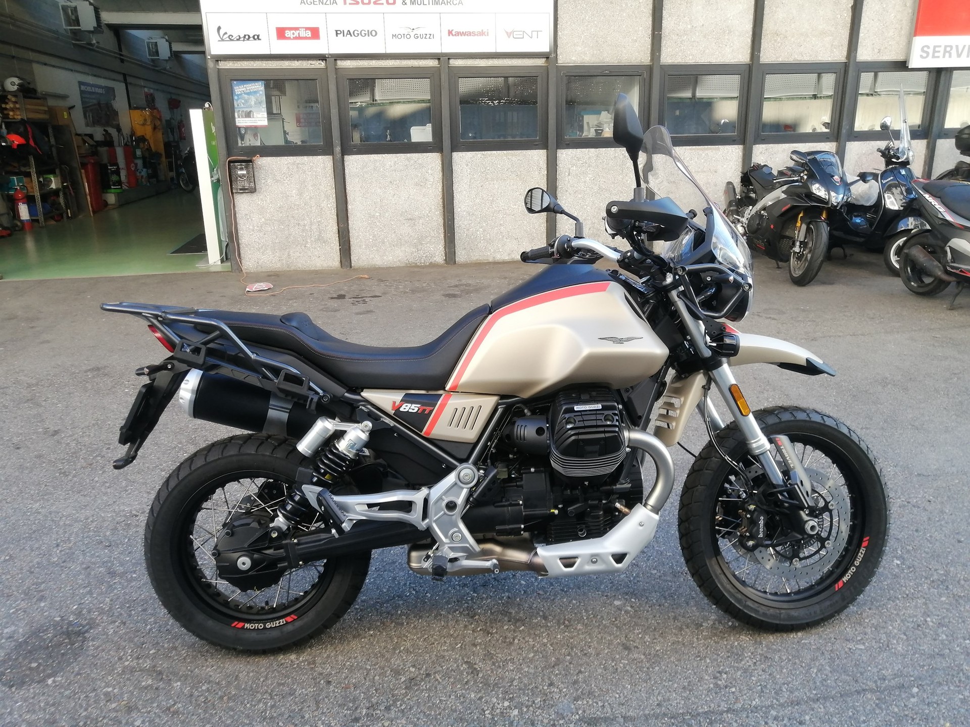 MOTO GUZZI V85 TT 850 Travel Pack-showroom-element-1