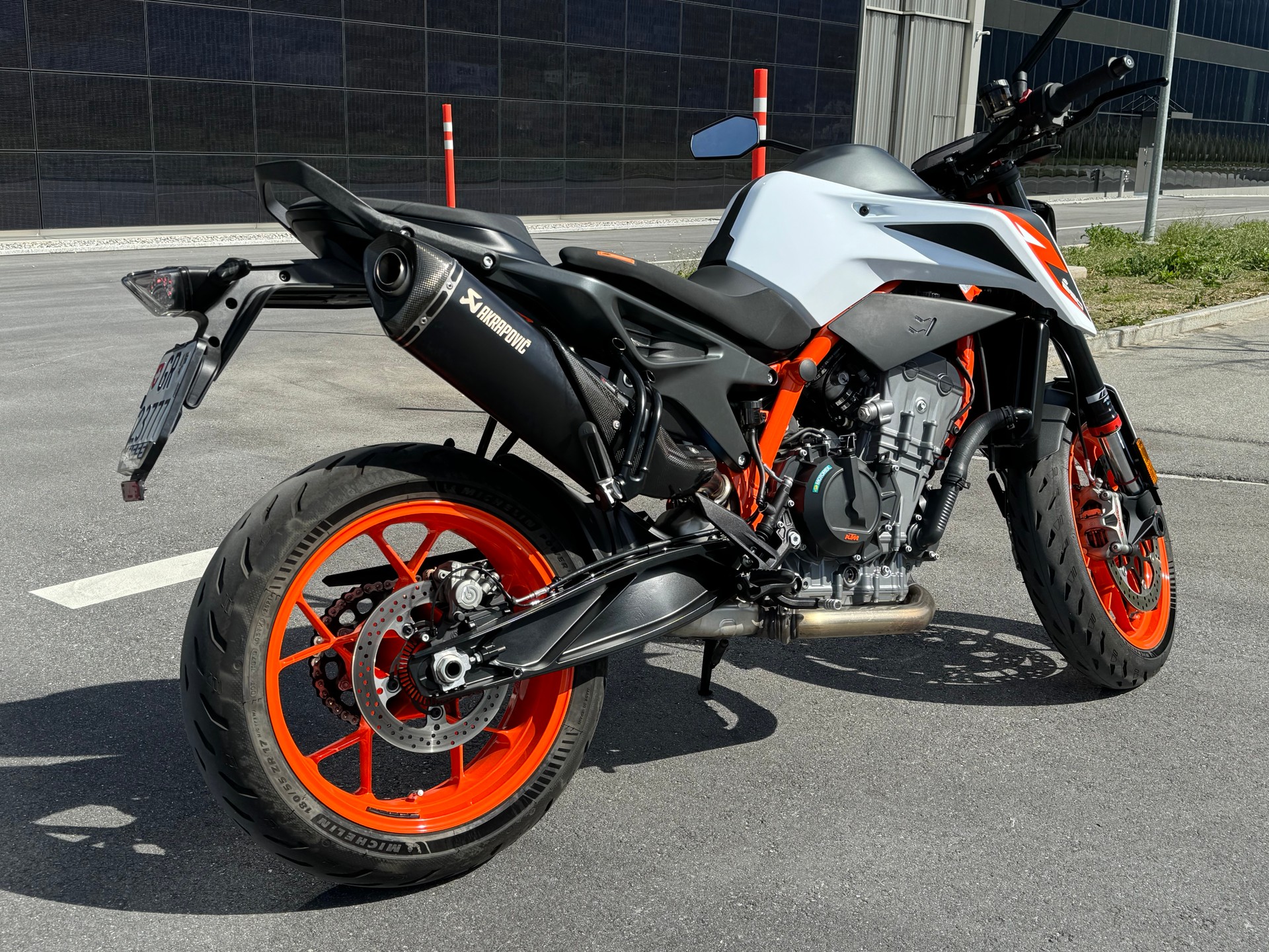 KTM 890 Duke R-image-3