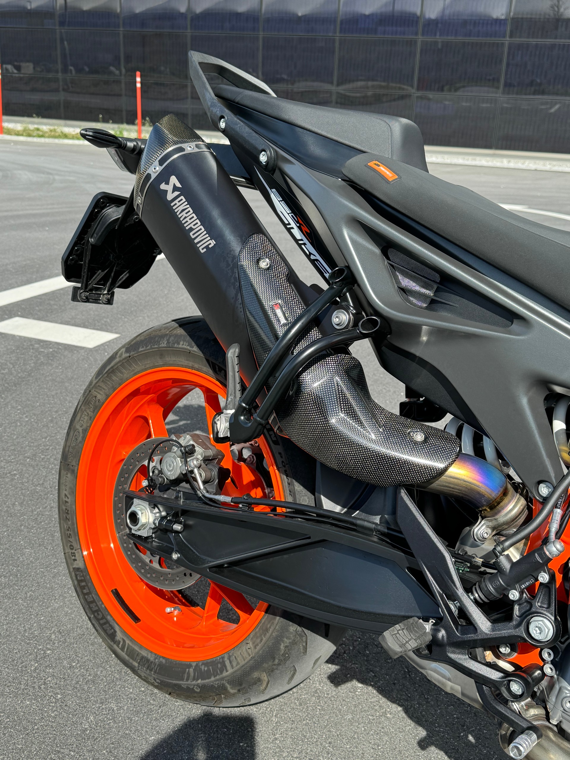 KTM 890 Duke R-image-4