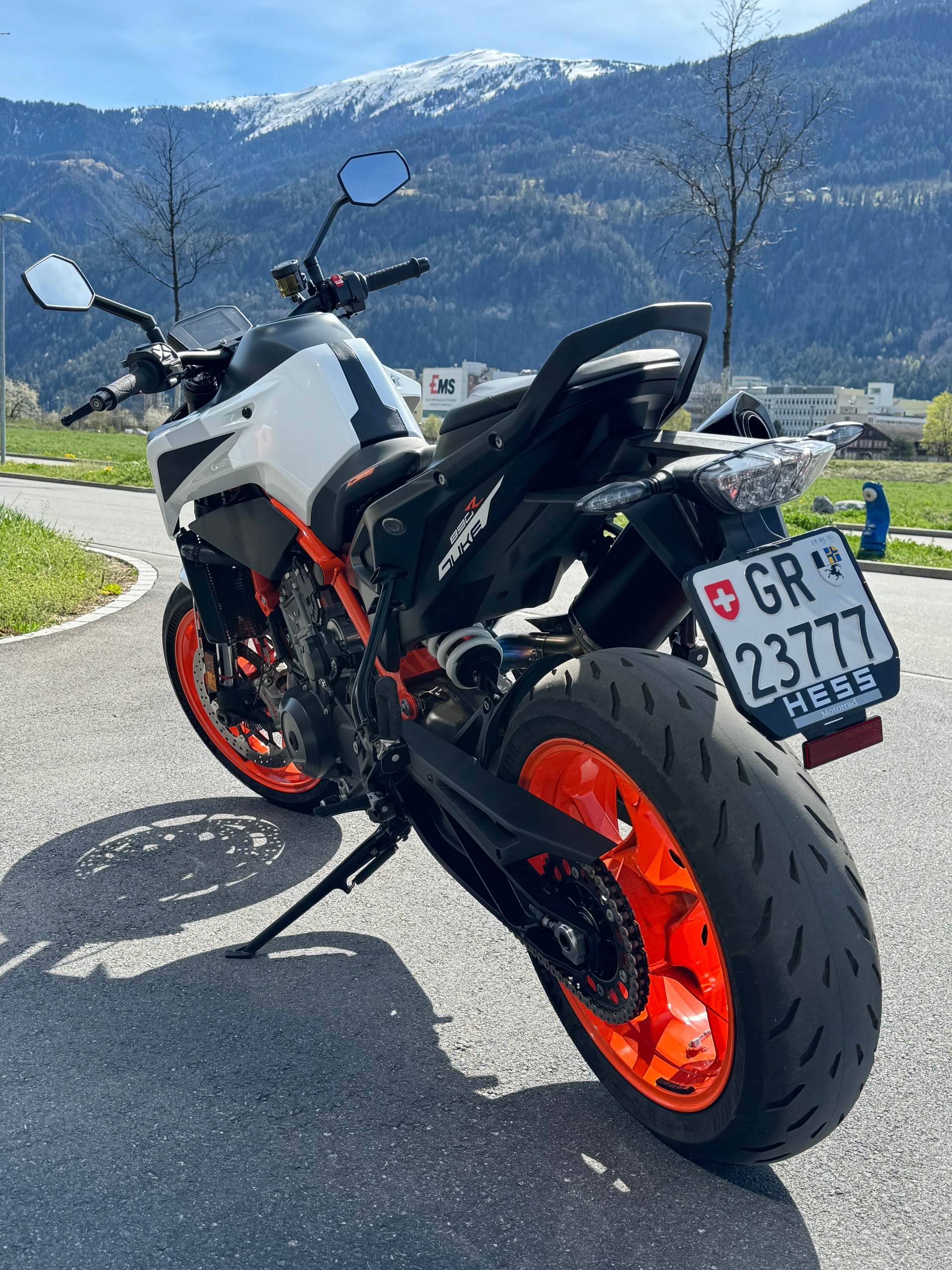 KTM 890 Duke R-image-2