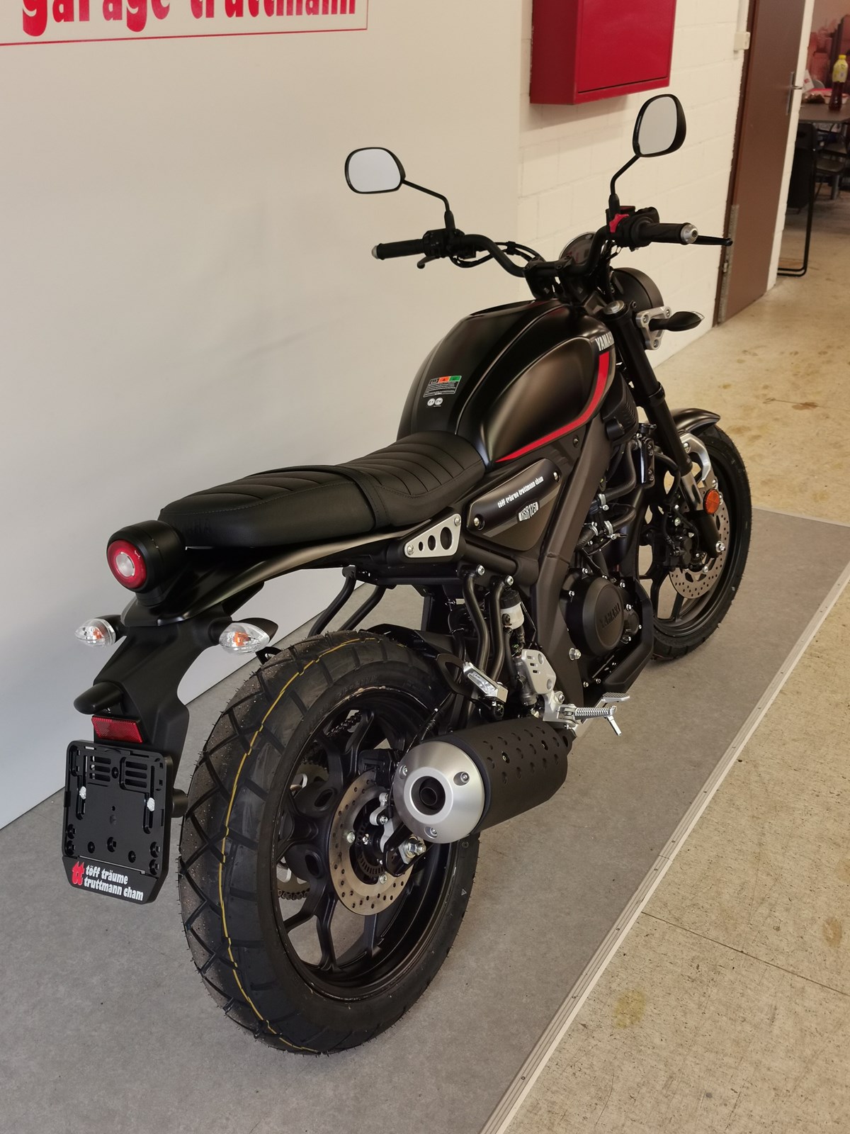 YAMAHA XSR 125-showroom-element-3