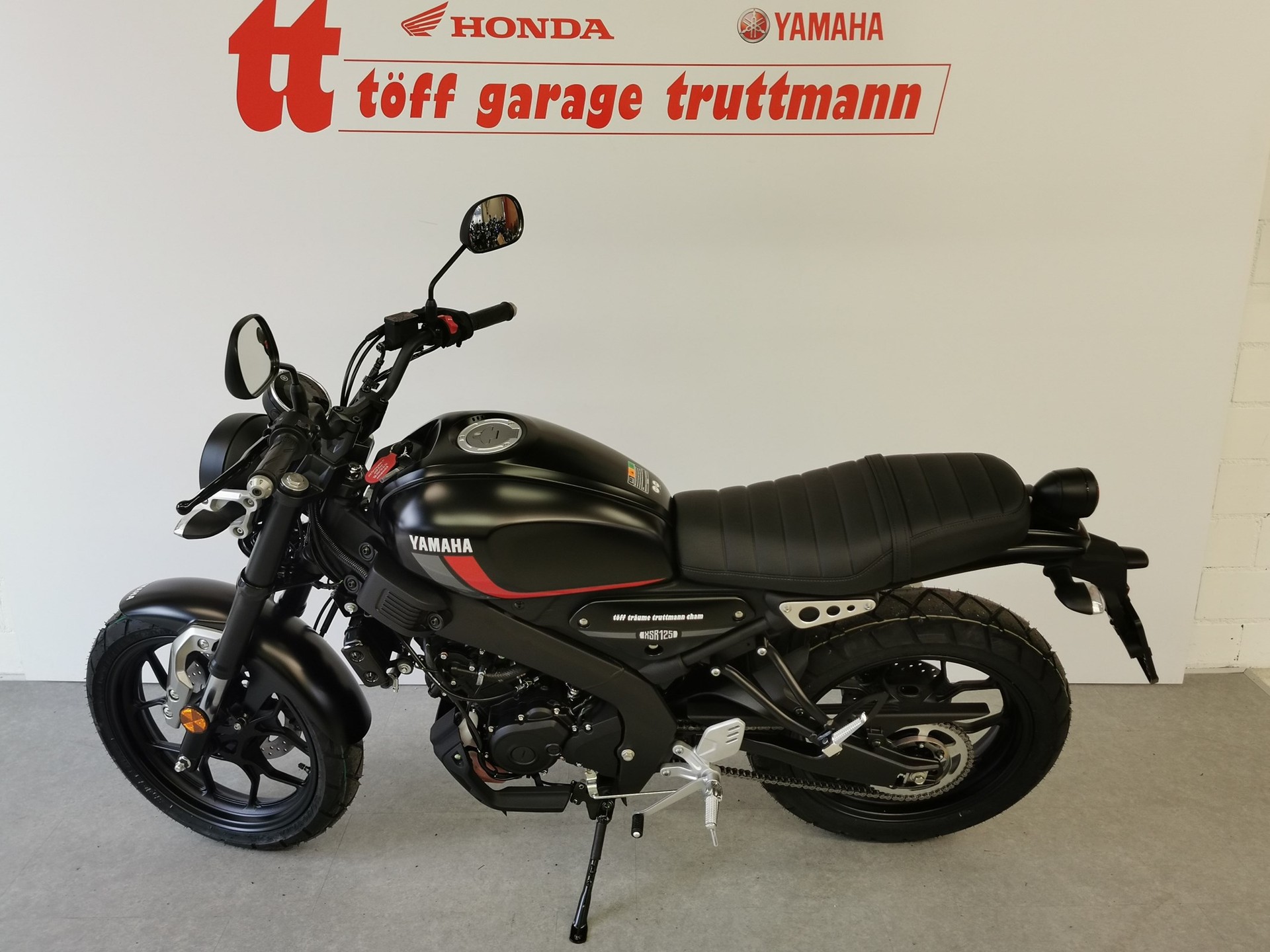 YAMAHA XSR 125-showroom-element-1