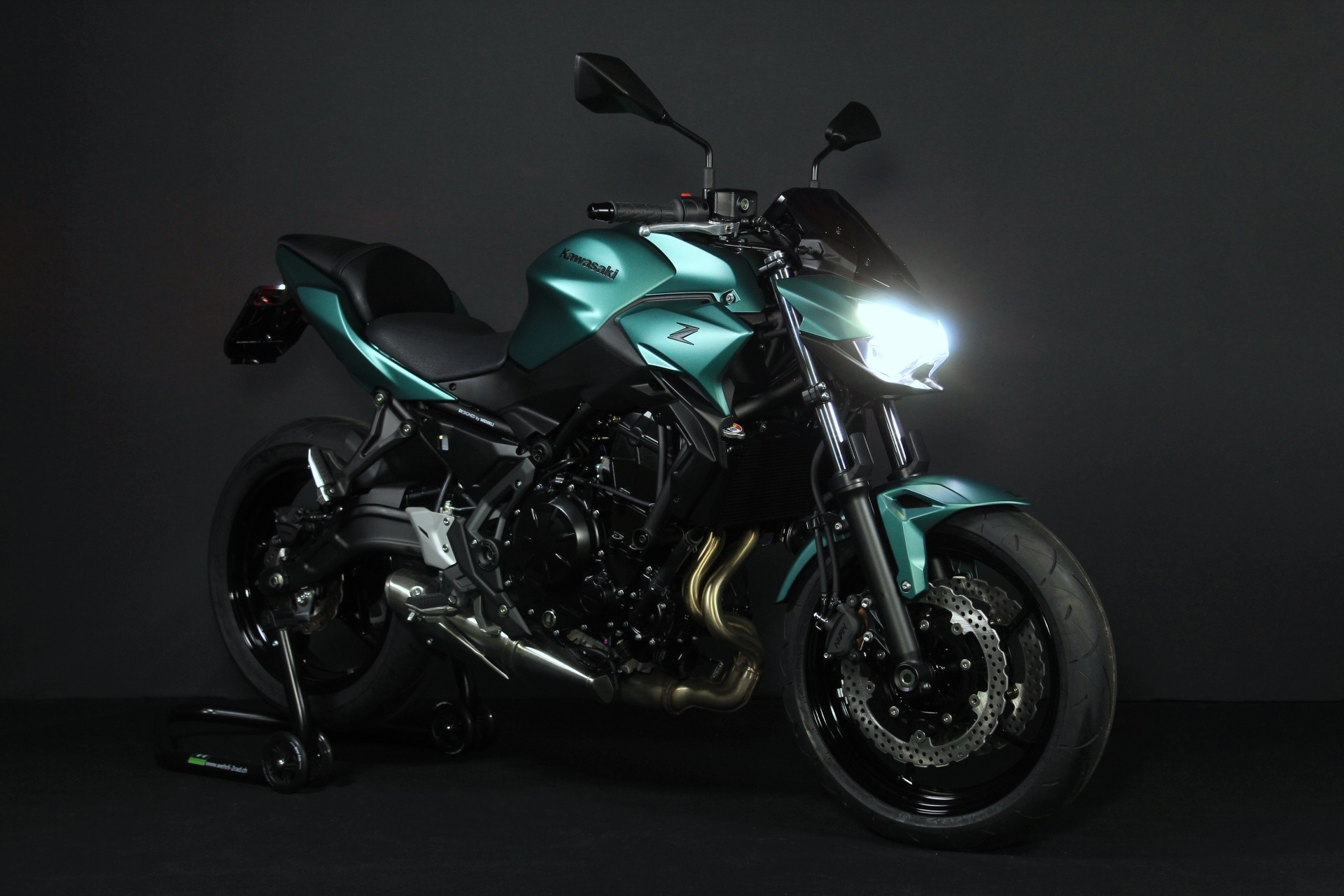 KAWASAKI Z 650 (50/35 KW) *Smaragd Edition* Level 1-image-1