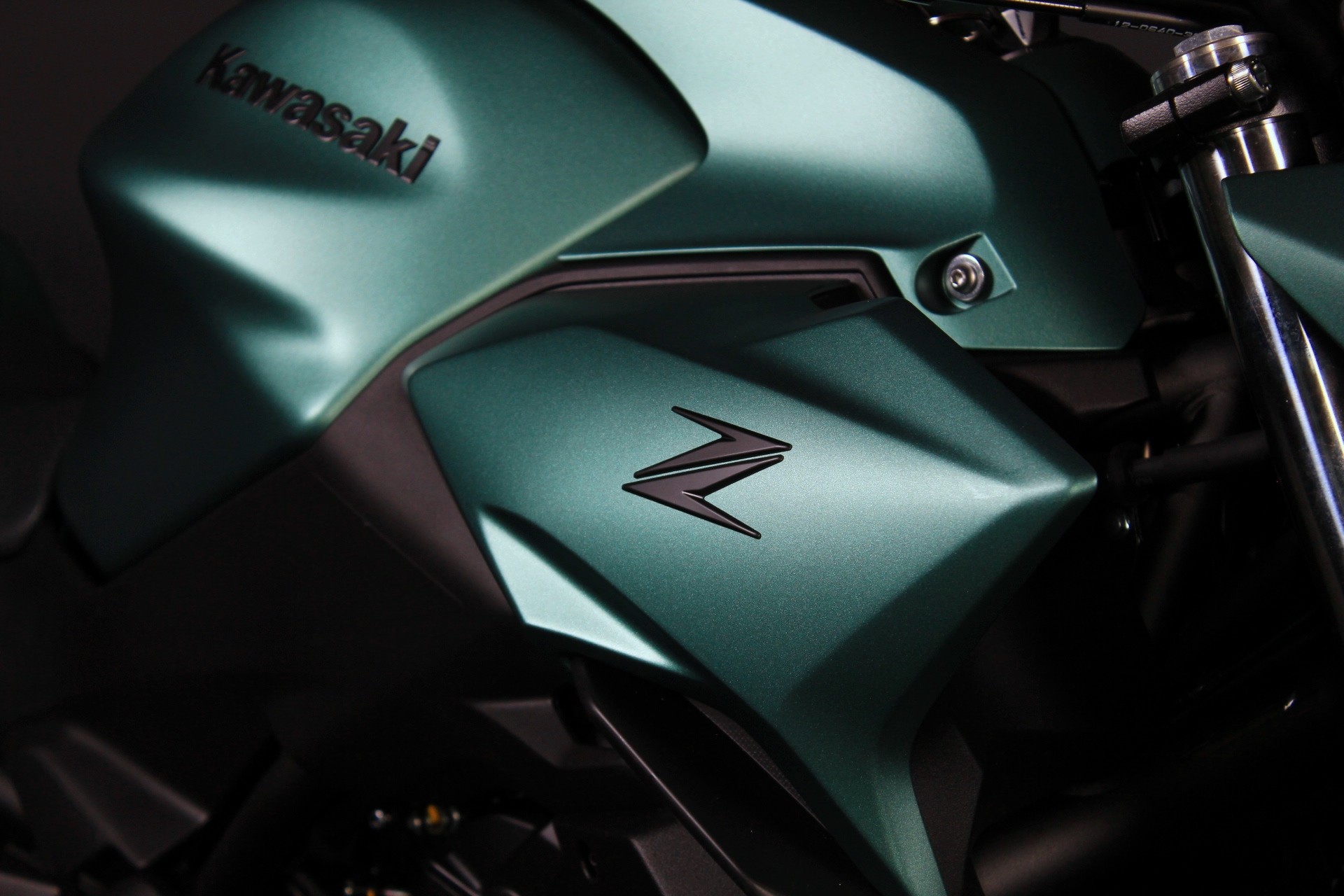 KAWASAKI Z 650 (50/35 KW) *Smaragd Edition* Level 1-image-3