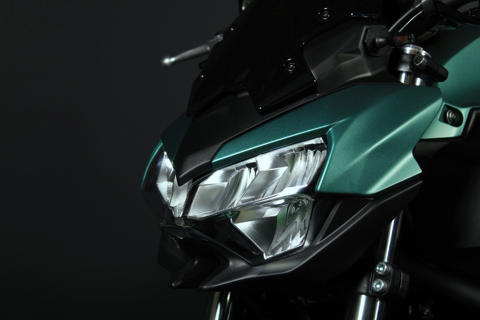 KAWASAKI Z 650 (50/35 KW) *Smaragd Edition* Level 1-image-7
