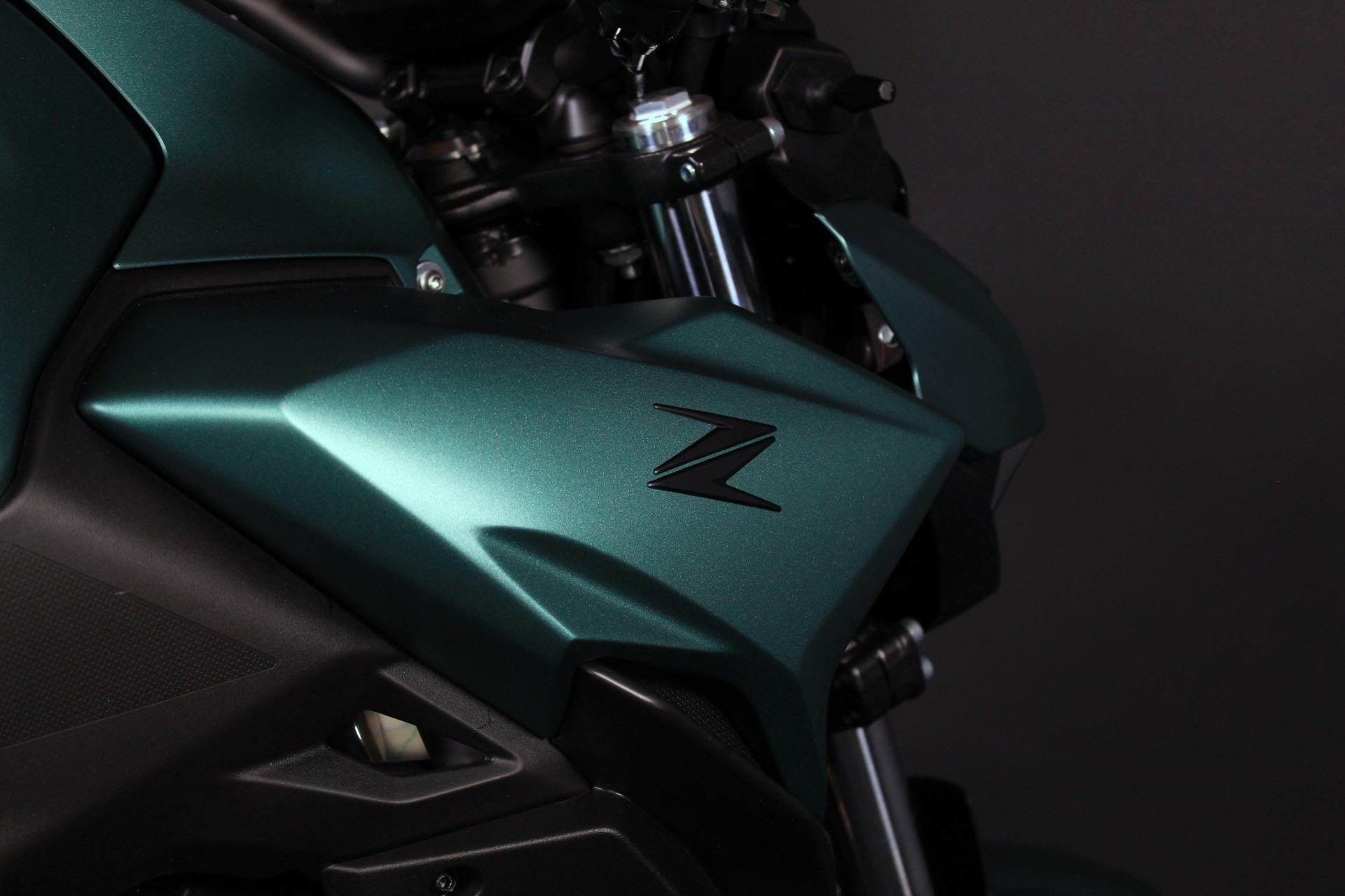 KAWASAKI Z 650 (50/35 KW) *Smaragd Edition* Level 1-image-10