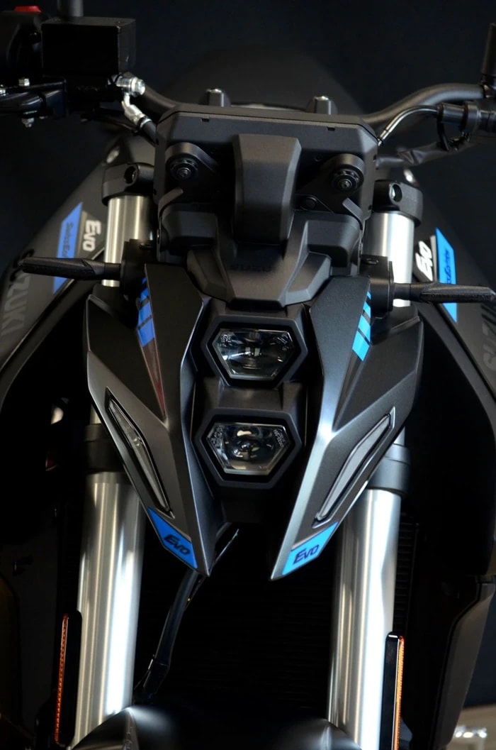 SUZUKI GSX 8 S EVO (35kW)-showroom-element-1