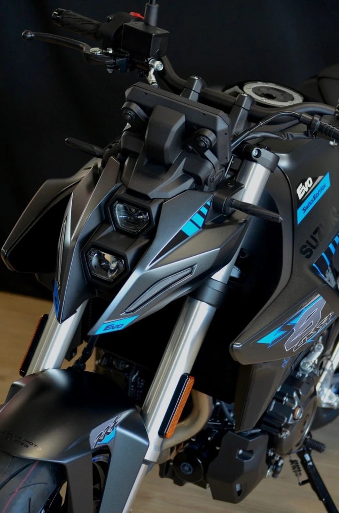 SUZUKI GSX 8 S EVO (35kW)-showroom-element-3