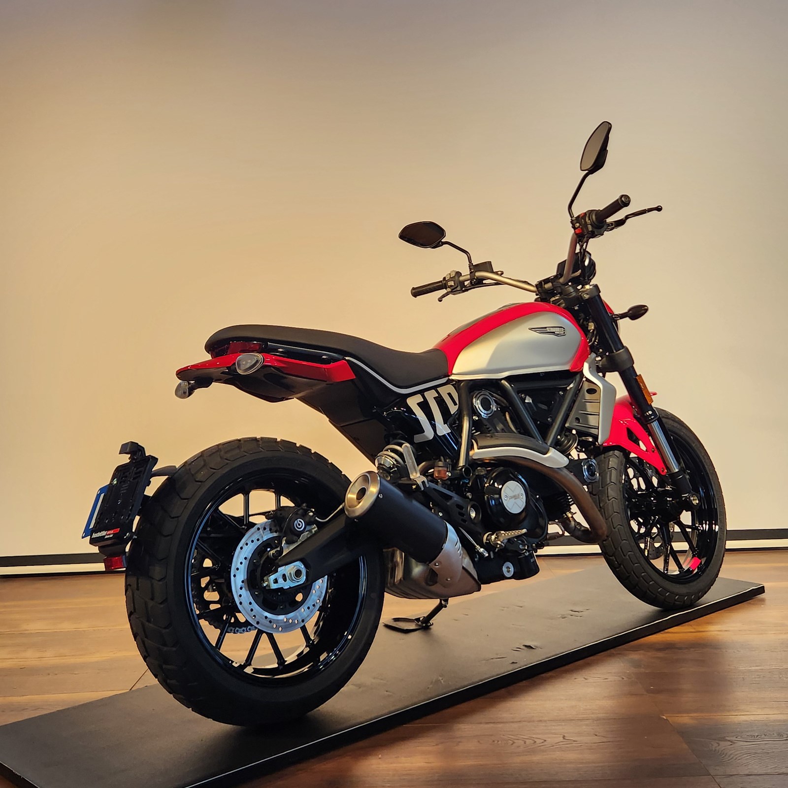 DUCATI Scrambler 803 Icon-showroom-element-2