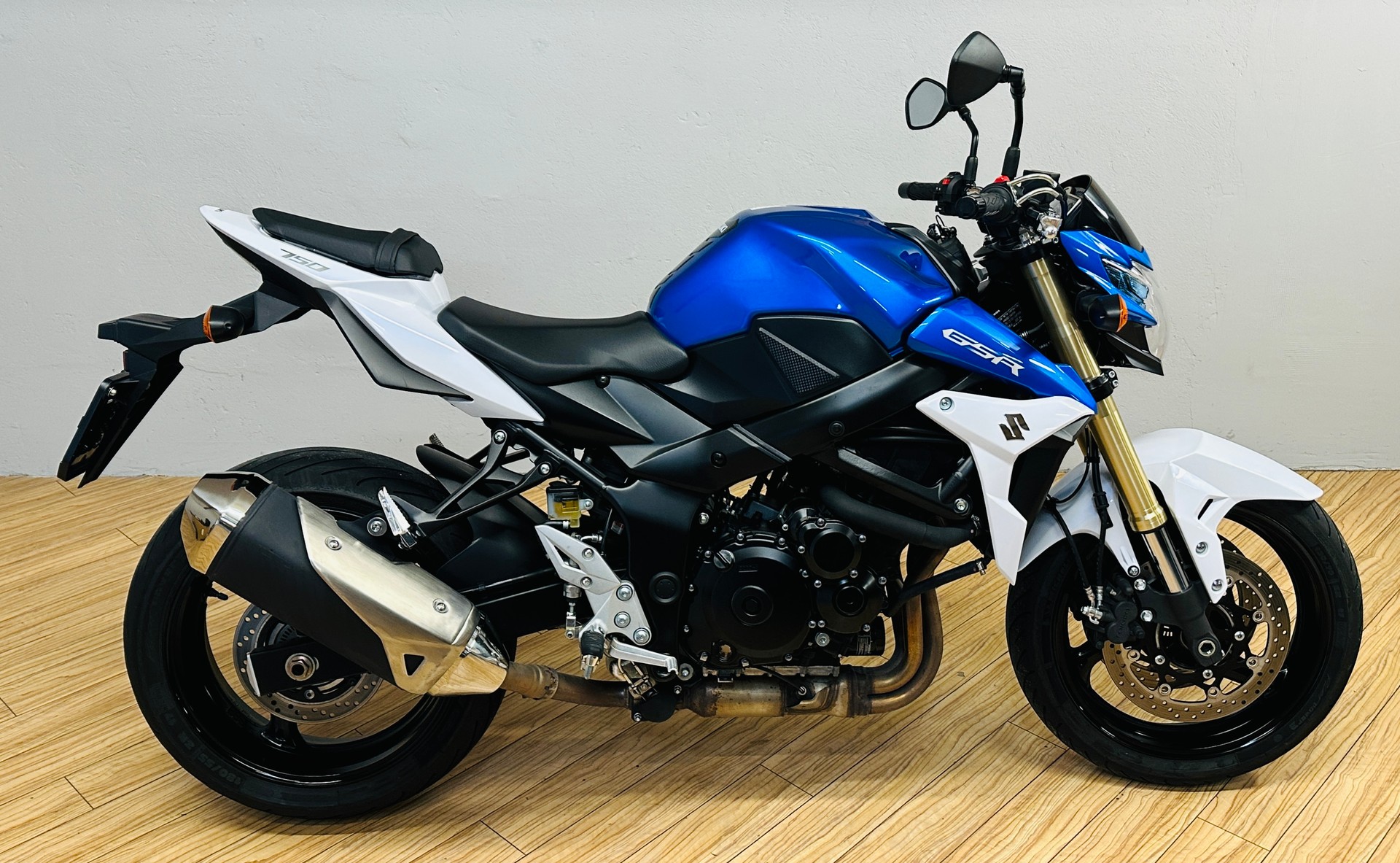 SUZUKI GSR 750 ABS (35kW)-showroom-element-1