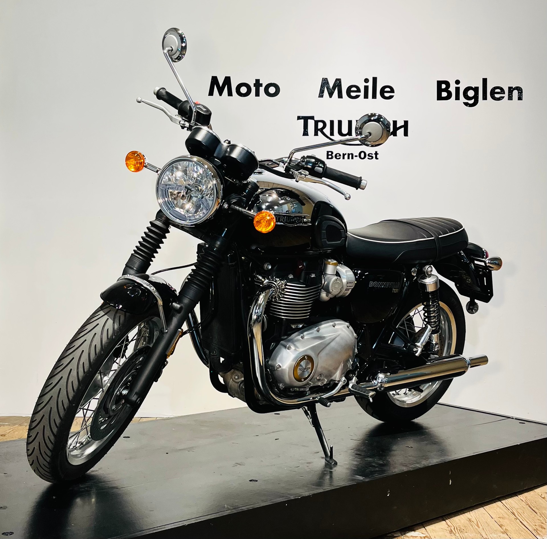 TRIUMPH Bonneville T120 Special Edition-showroom-element-3