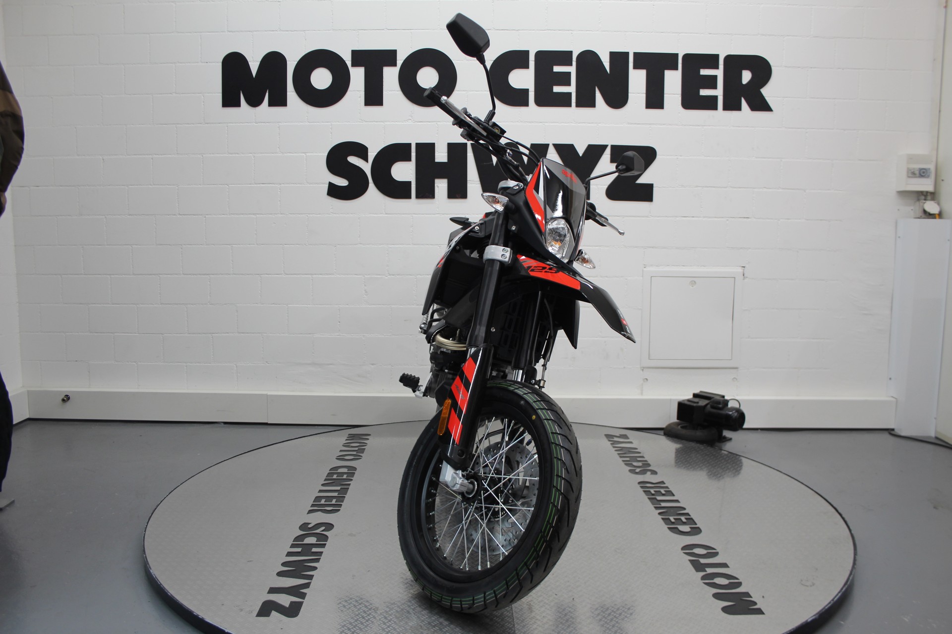 APRILIA SX 125-showroom-element-2