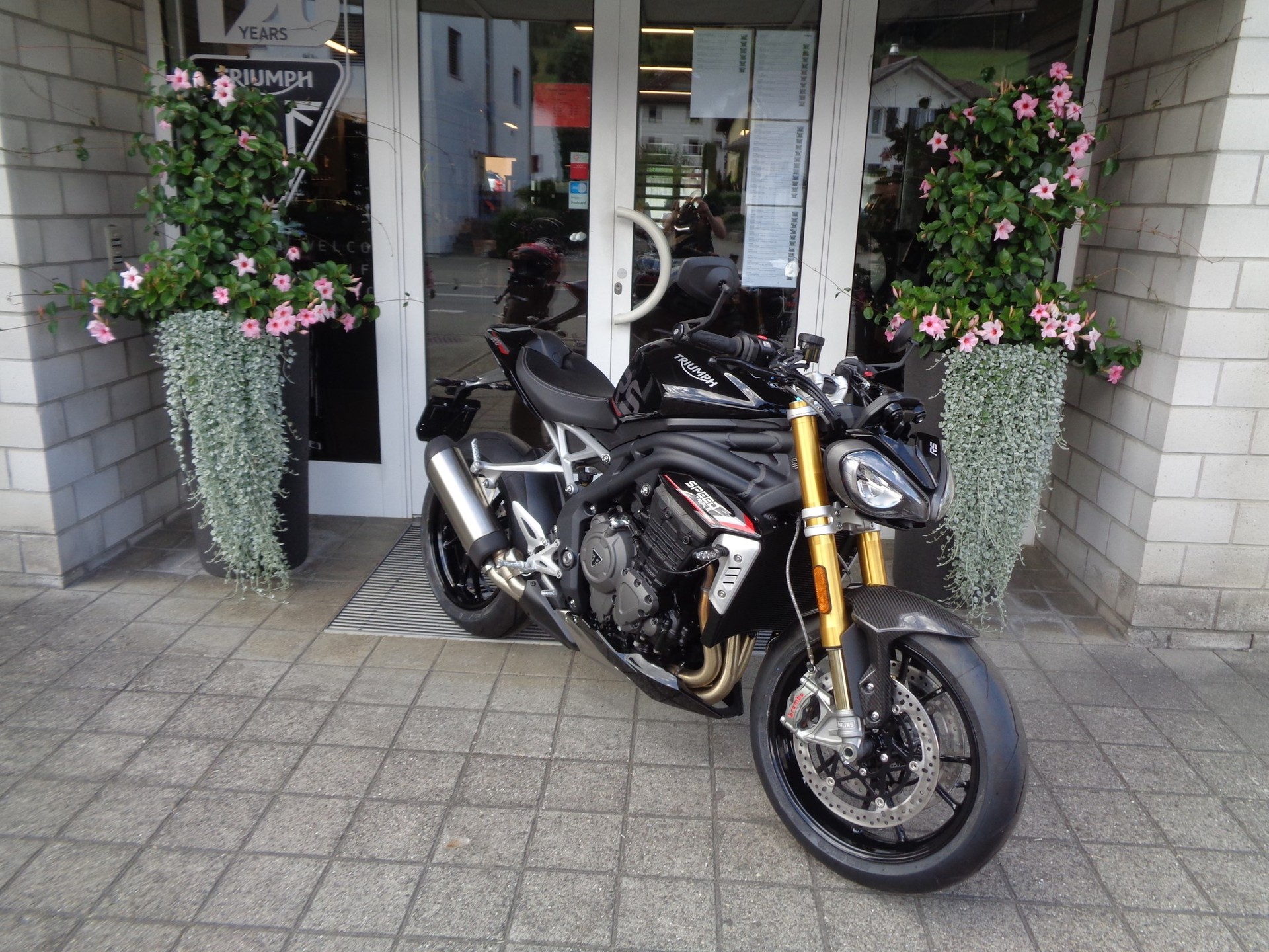 TRIUMPH Speed Triple 1200 RS-showroom-element-3