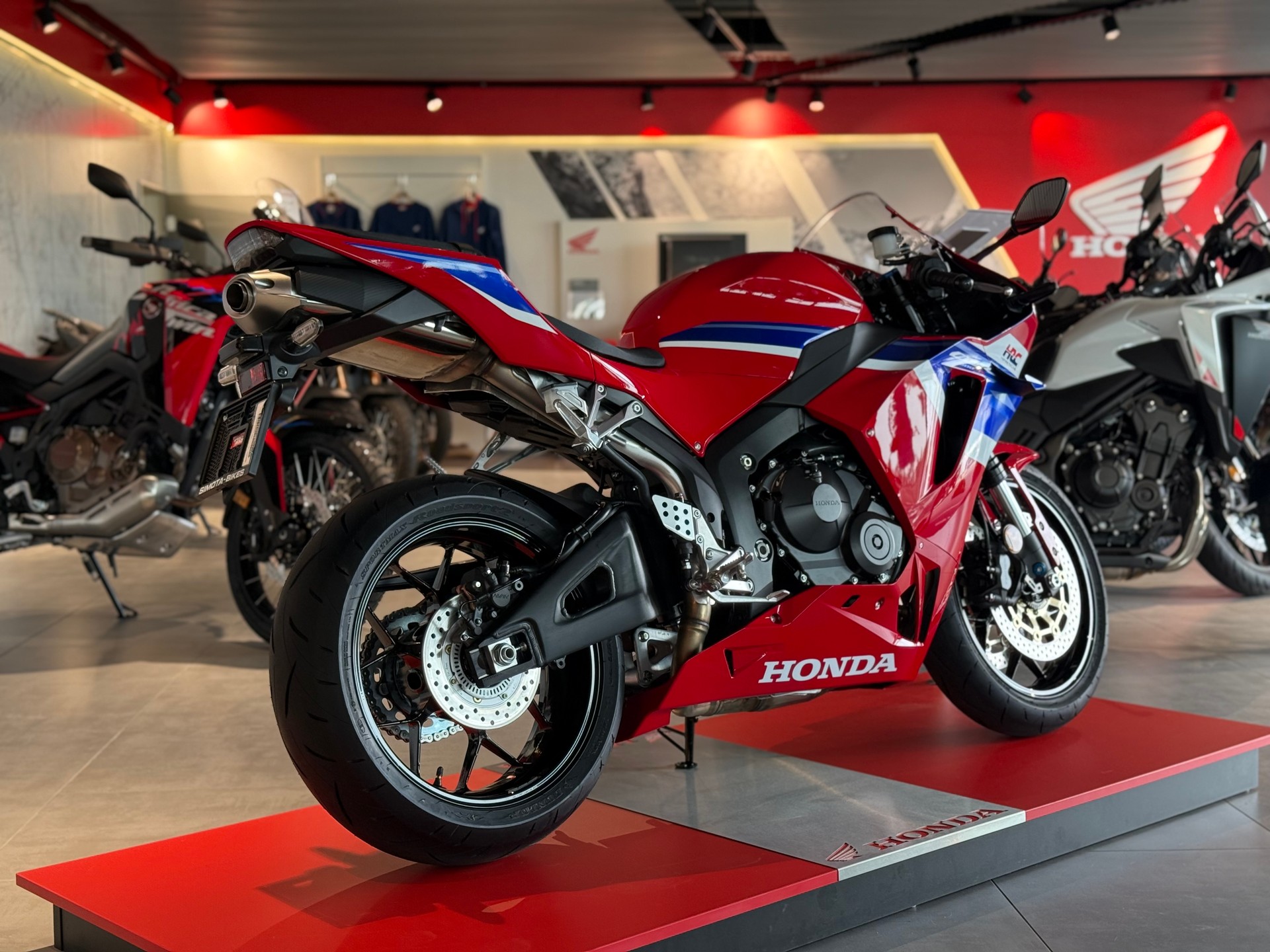 HONDA CBR 600 RR-showroom-element-1