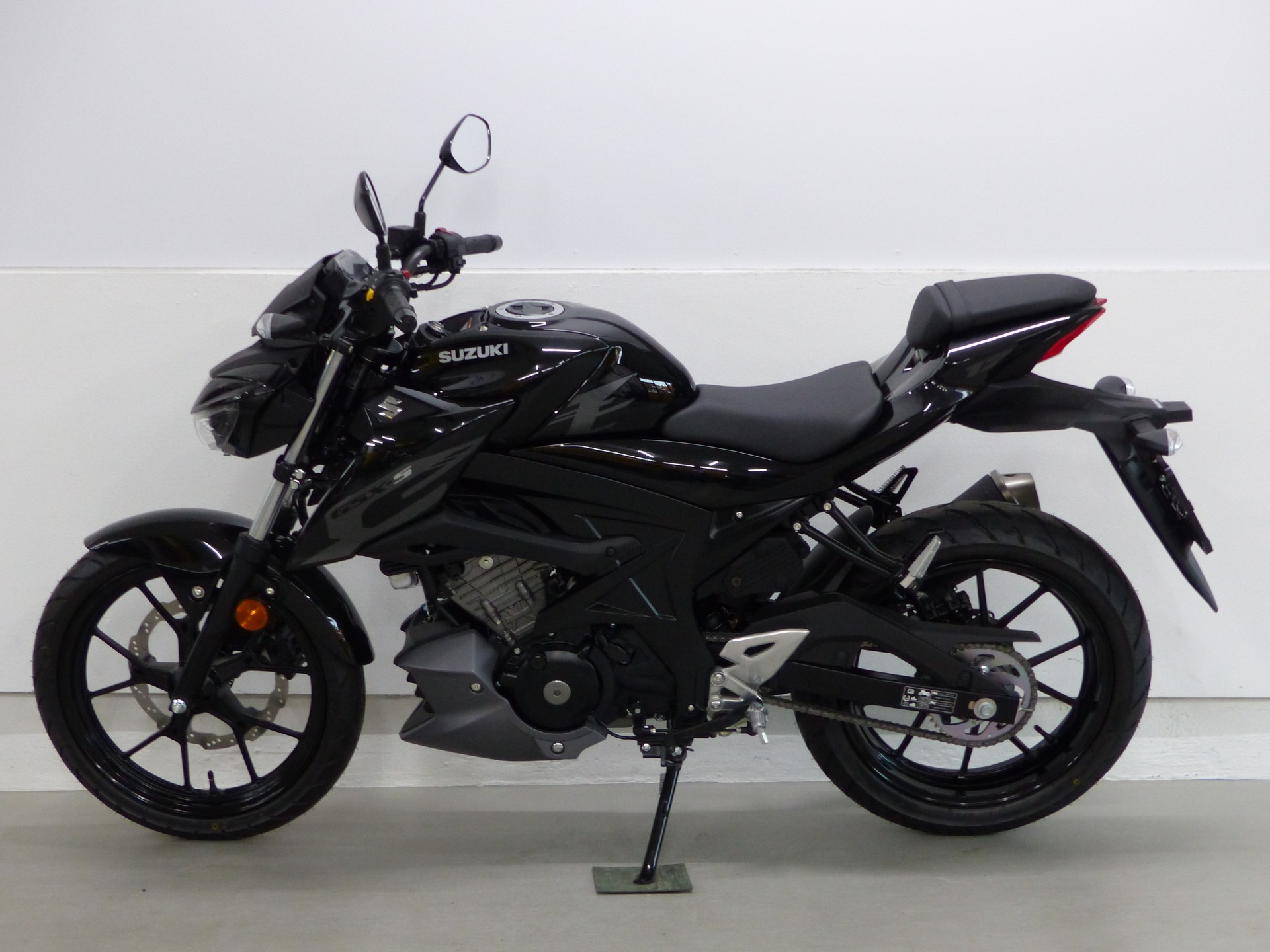 SUZUKI GSX-S 125 ABS-showroom-element-2