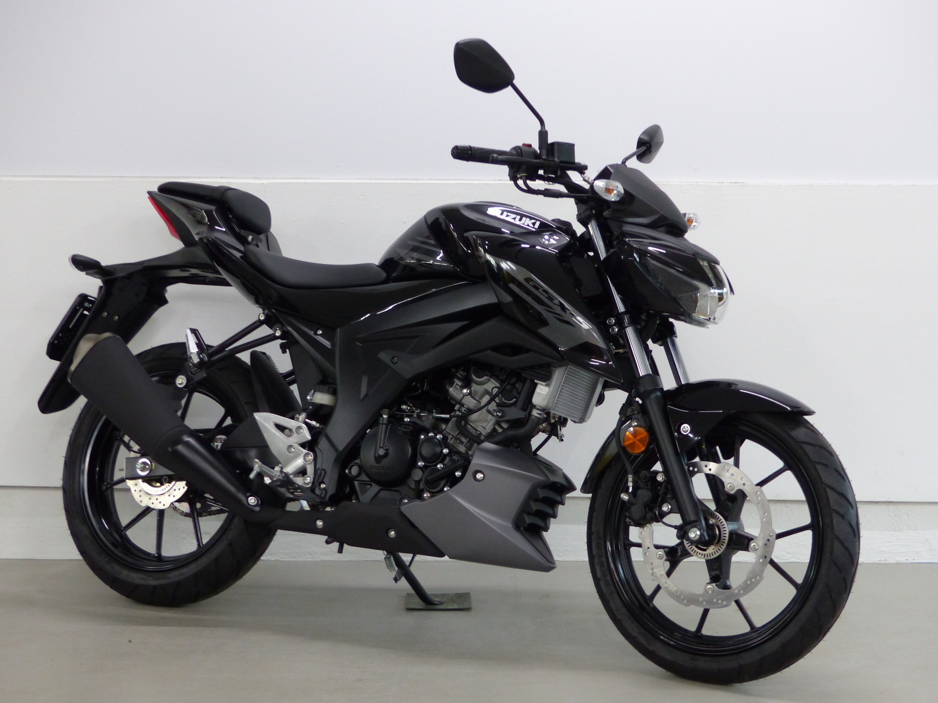 SUZUKI GSX-S 125 ABS-showroom-element-1