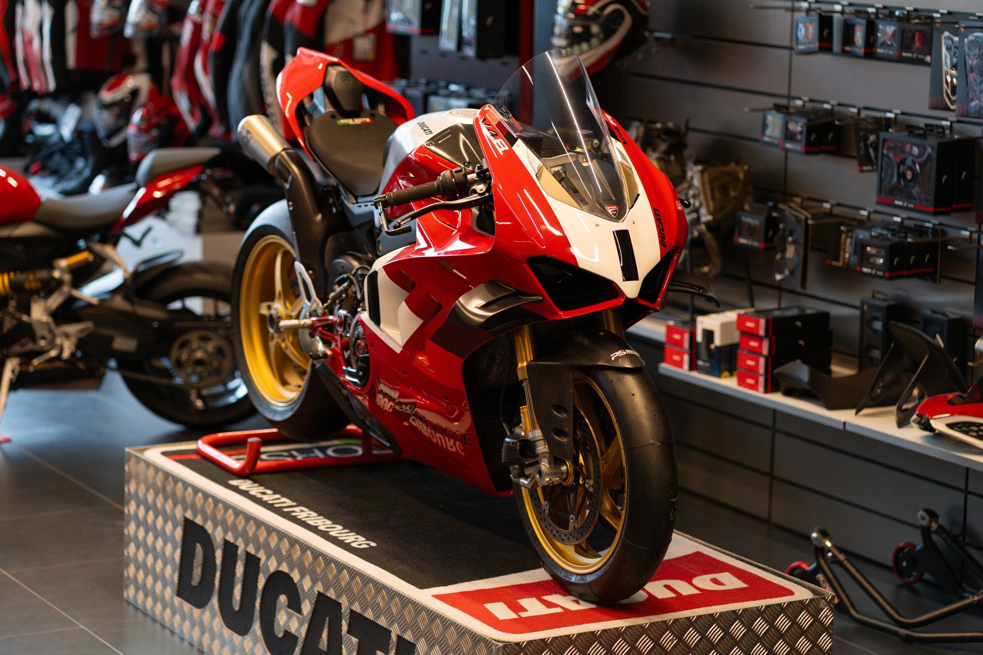 DUCATI Panigale V4 R-showroom-element-1