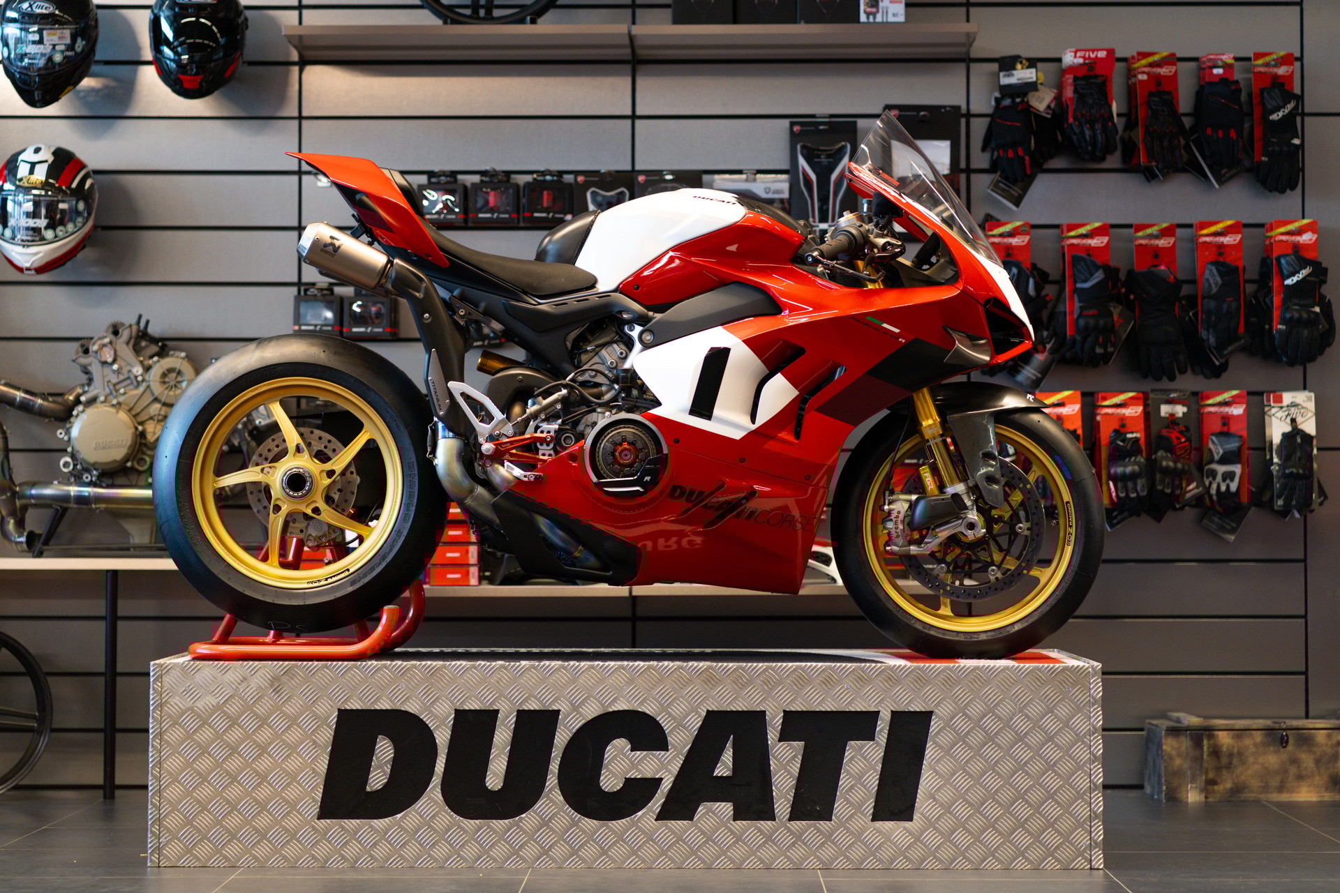 DUCATI Panigale V4 R