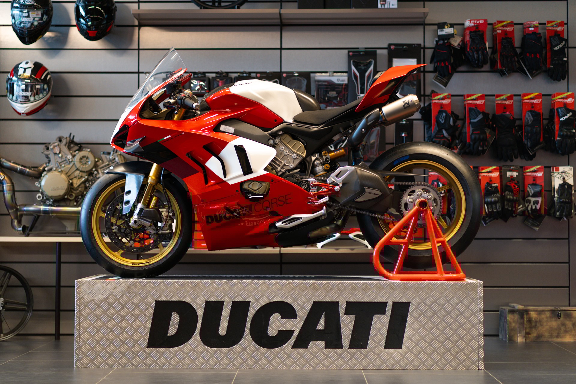 DUCATI Panigale V4 R-showroom-element-2