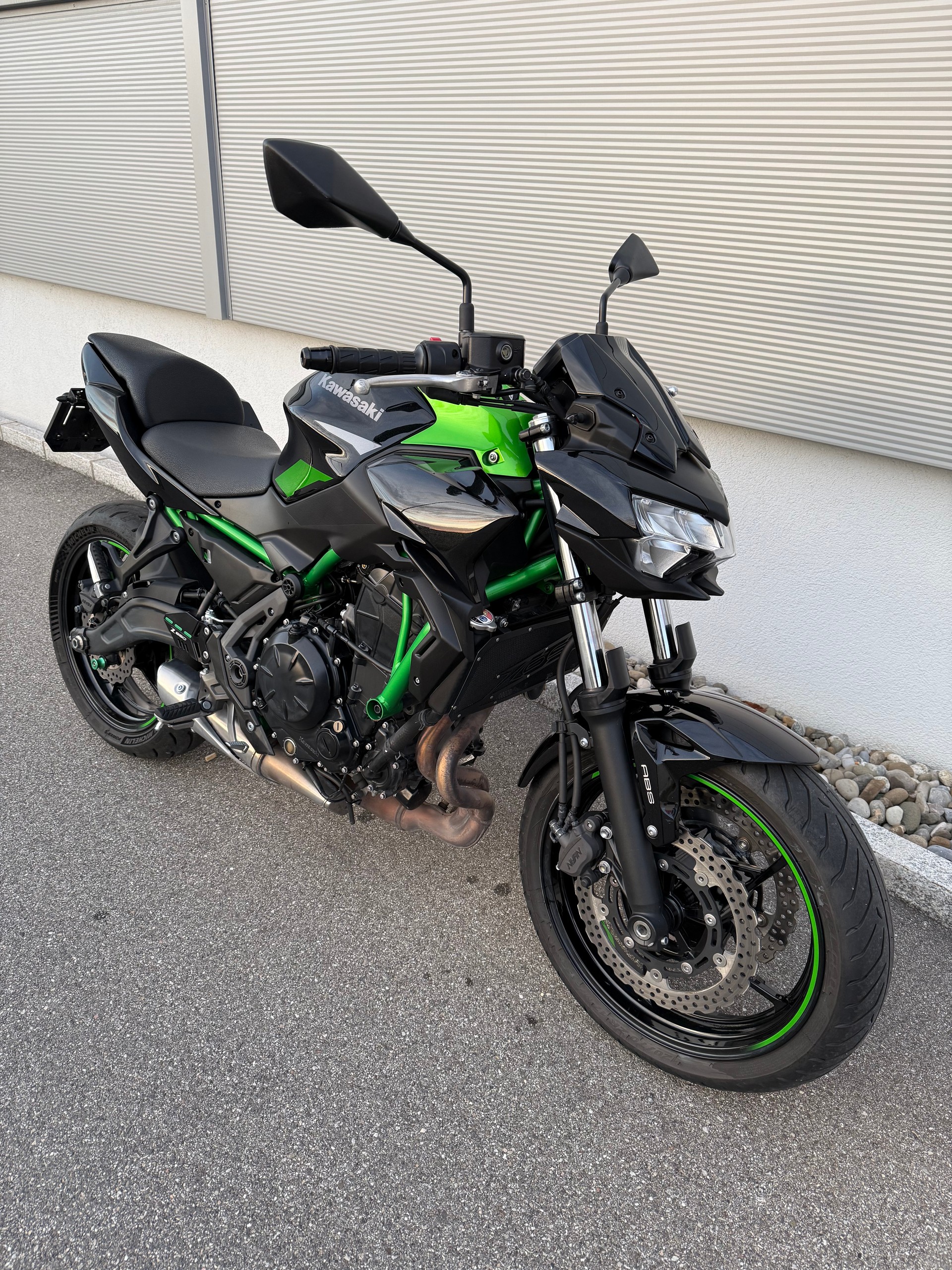 KAWASAKI Z 650 (35kW)-showroom-element-1