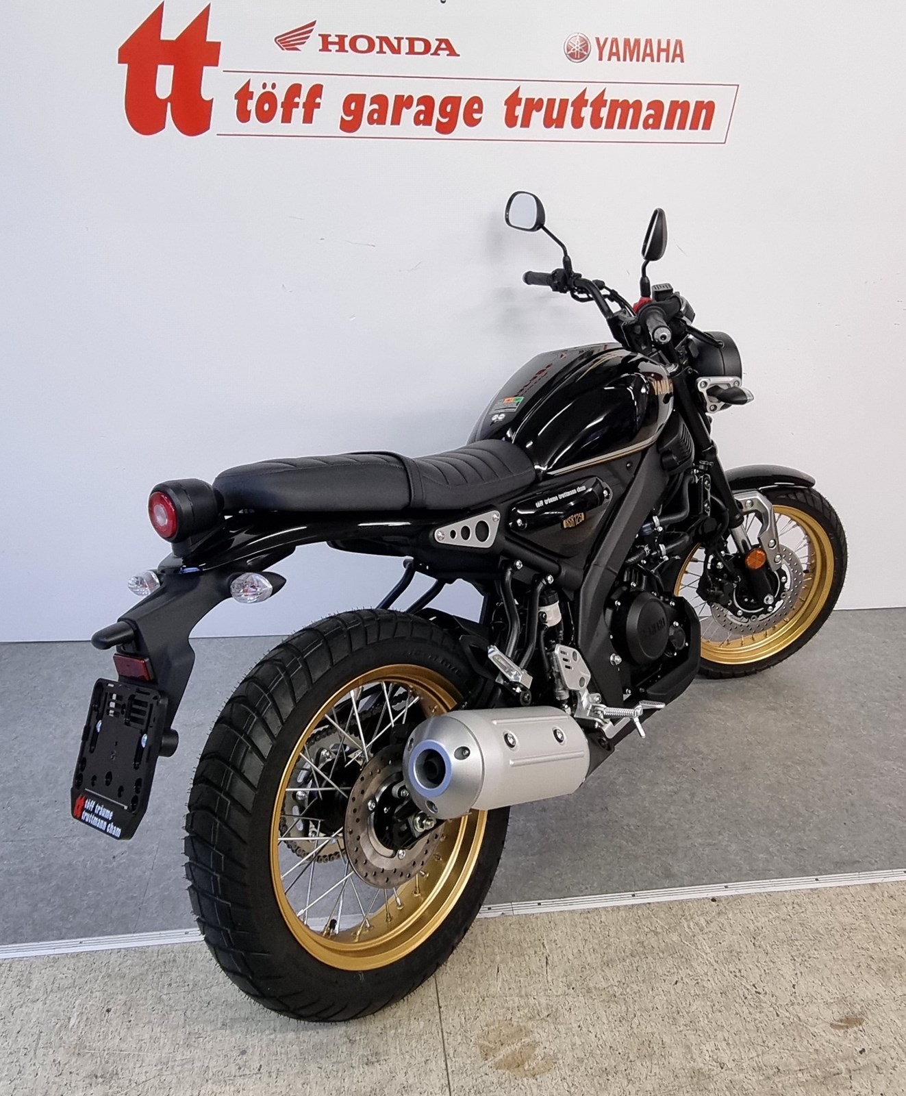 YAMAHA XSR 125 Legacy-showroom-element-2