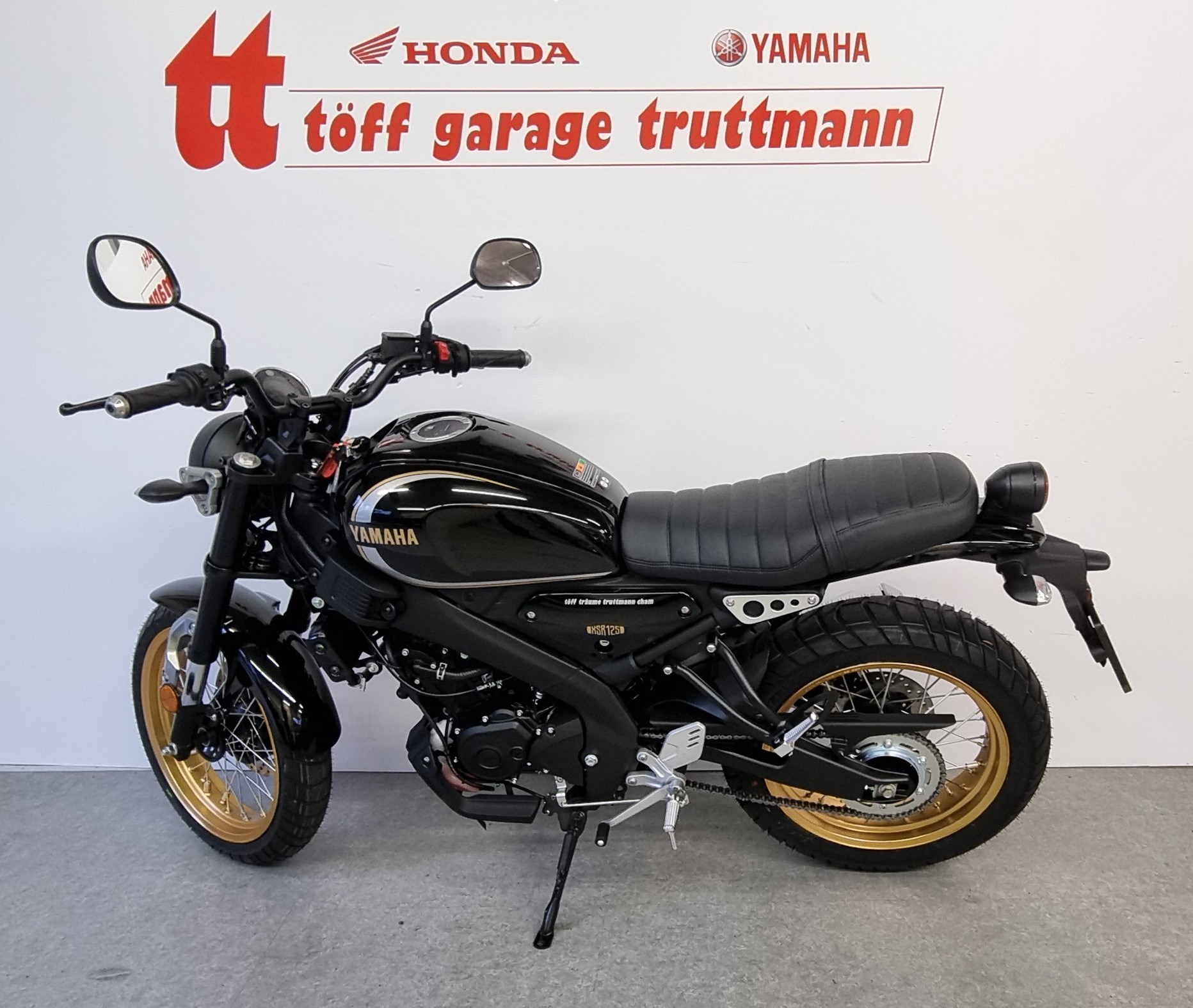 YAMAHA XSR 125 Legacy-showroom-element-1