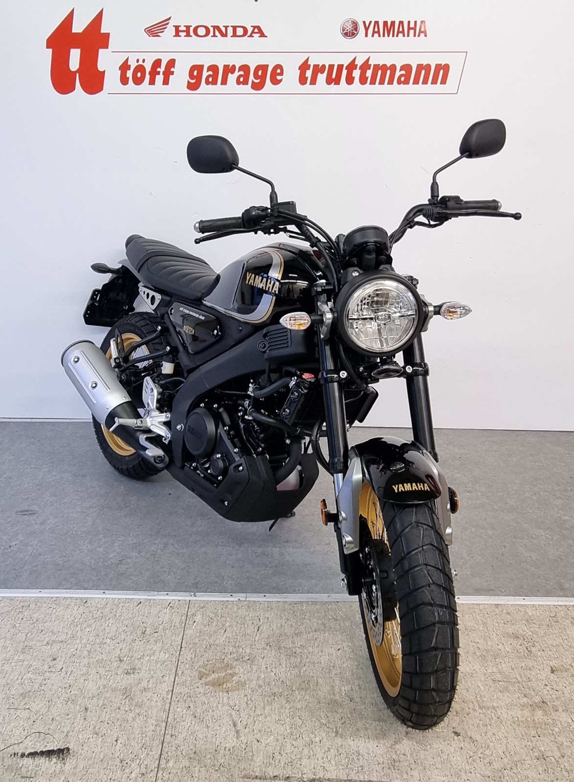 YAMAHA XSR 125 Legacy-showroom-element-3
