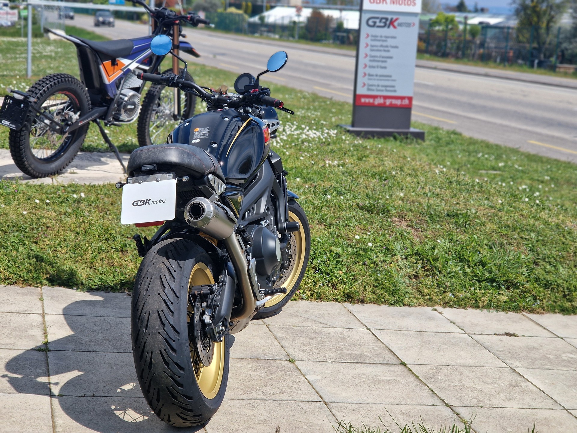 YAMAHA XSR 900-showroom-element-2