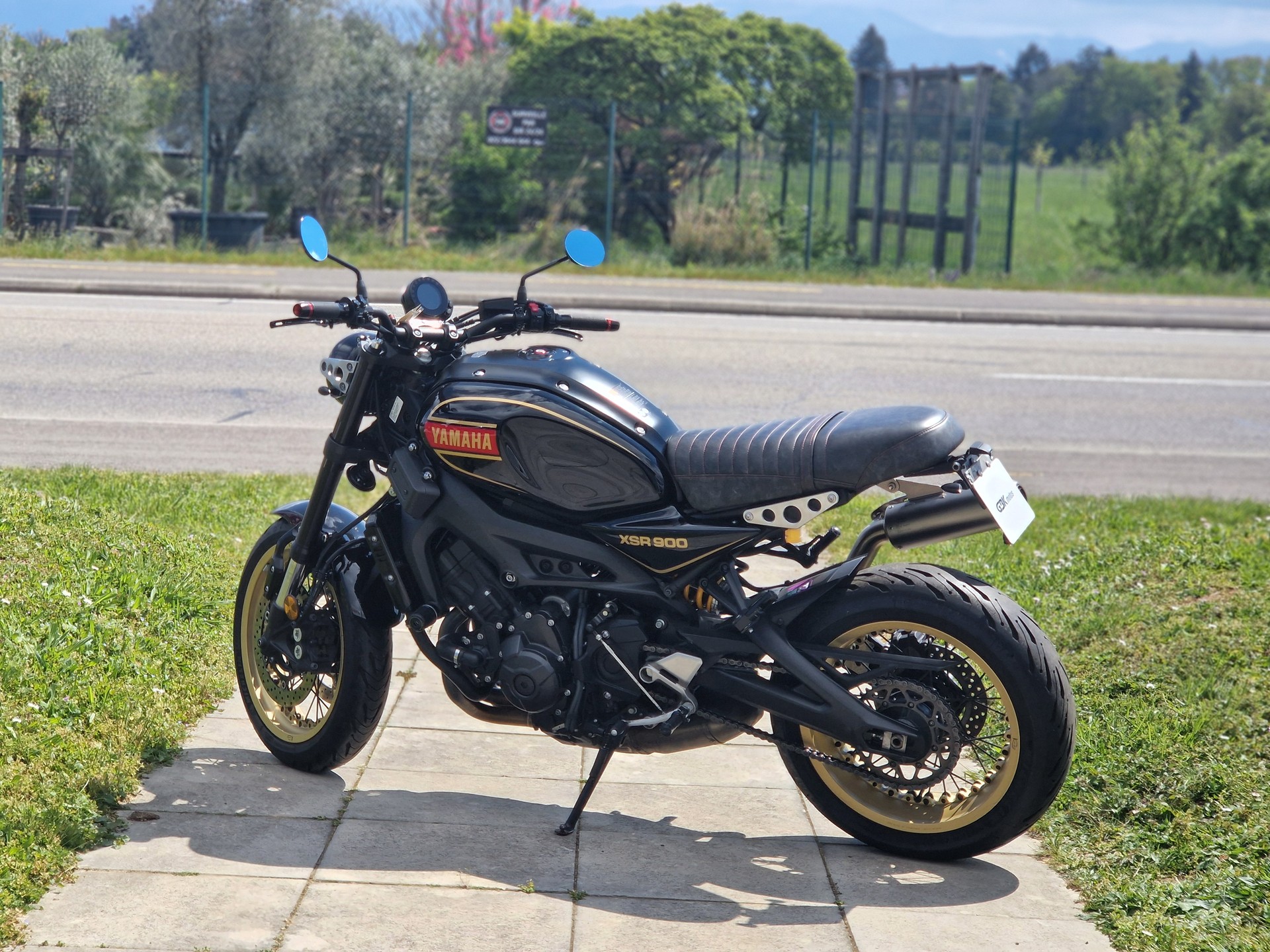 YAMAHA XSR 900-showroom-element-3