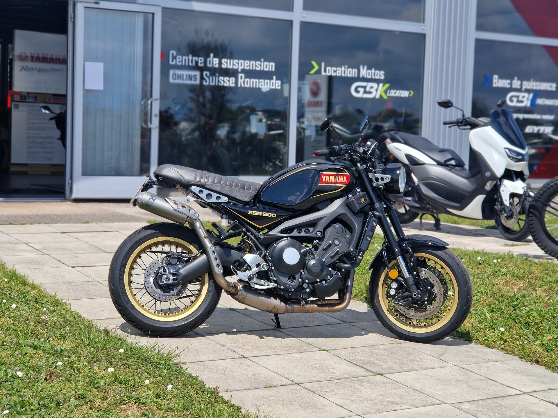 YAMAHA XSR 900-showroom-element-1
