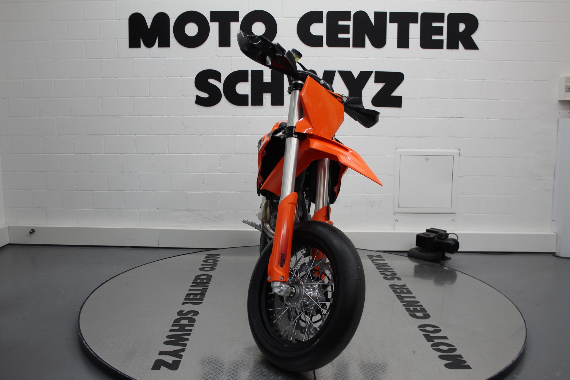 KTM 450 SMR-showroom-element-2