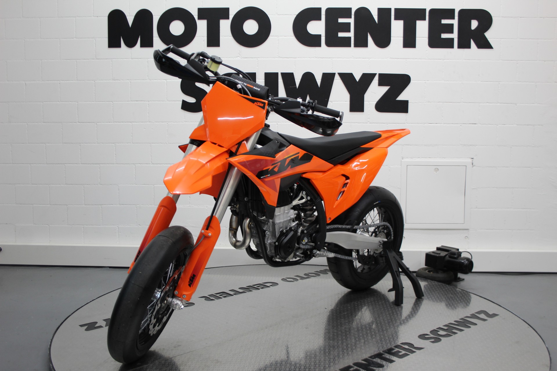 KTM 450 SMR-showroom-element-3
