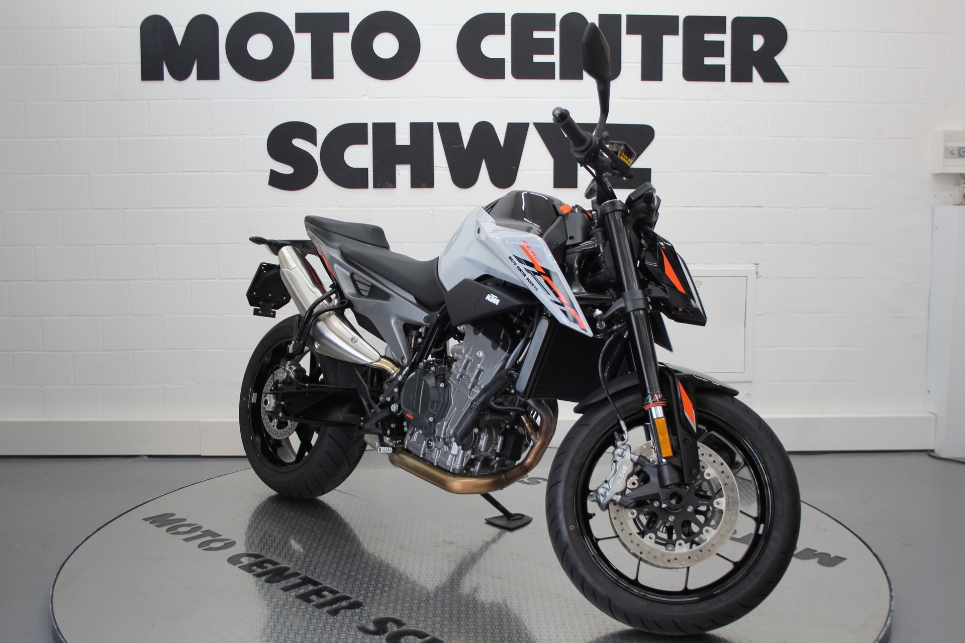 KTM 790 Duke L-showroom-element-1
