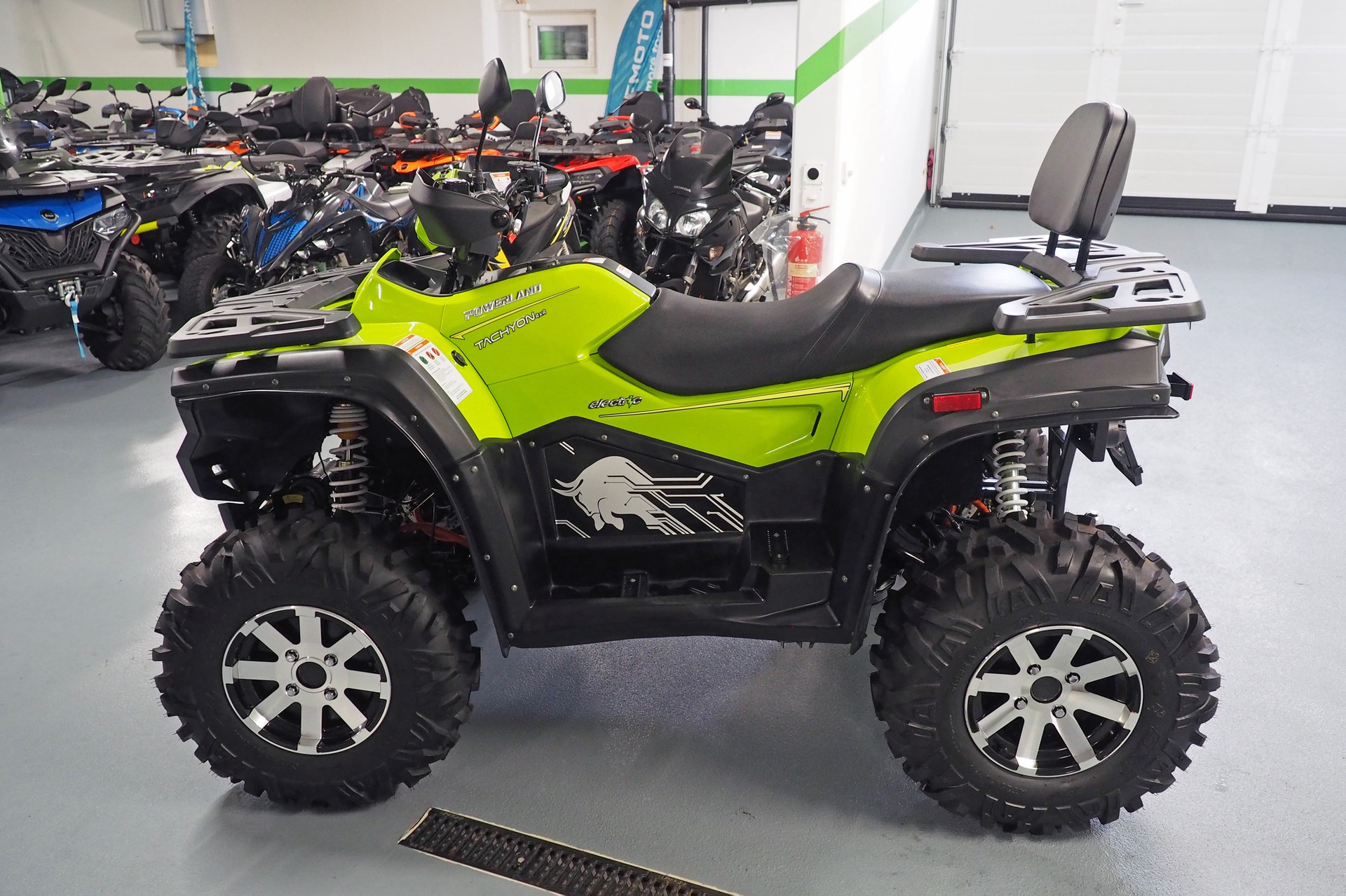 POWERLAND Tachyon-showroom-element-3