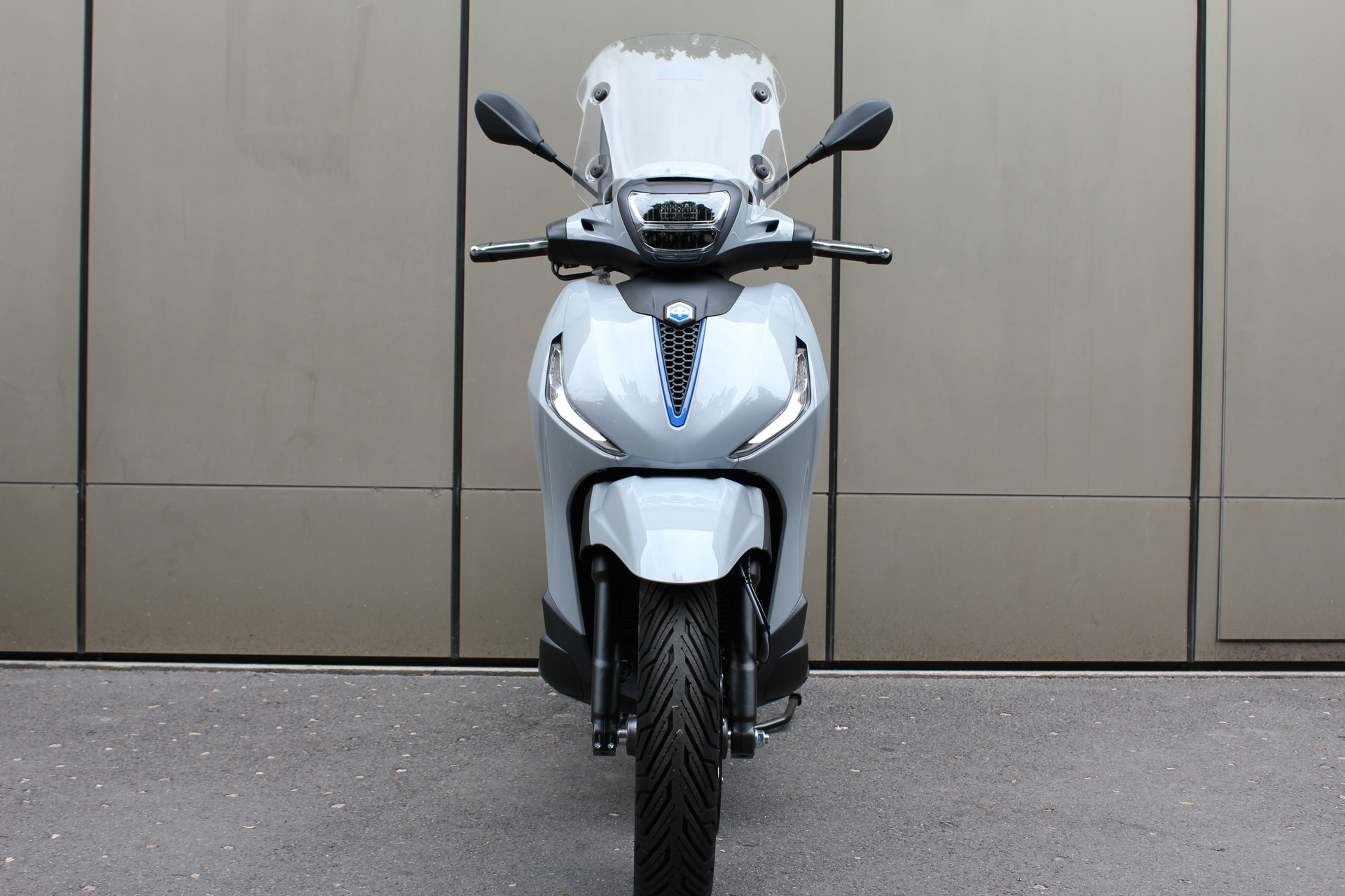 PIAGGIO Beverly 400 Sport E5+-showroom-element-2