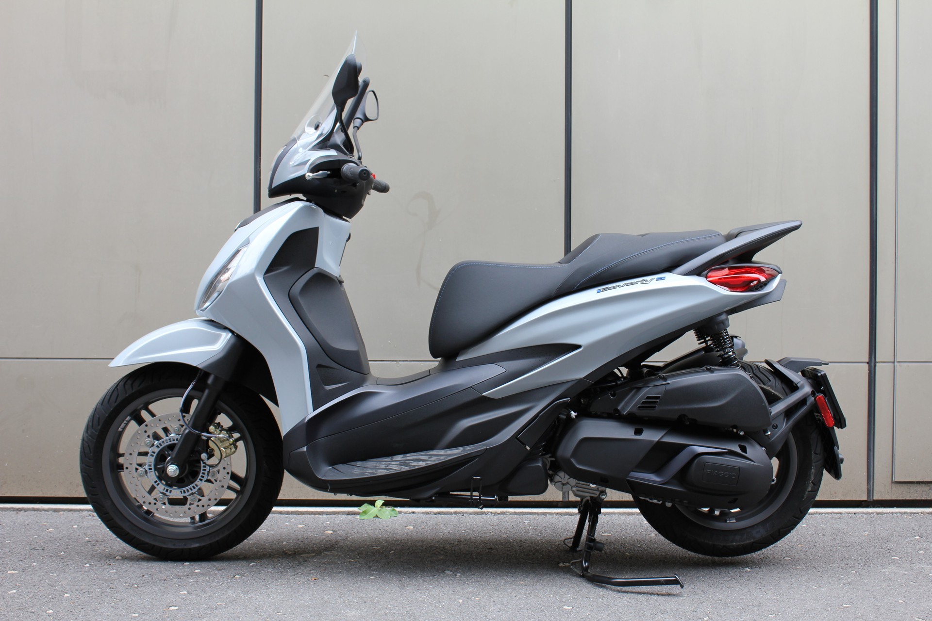 PIAGGIO Beverly 400 Sport E5+-showroom-element-3