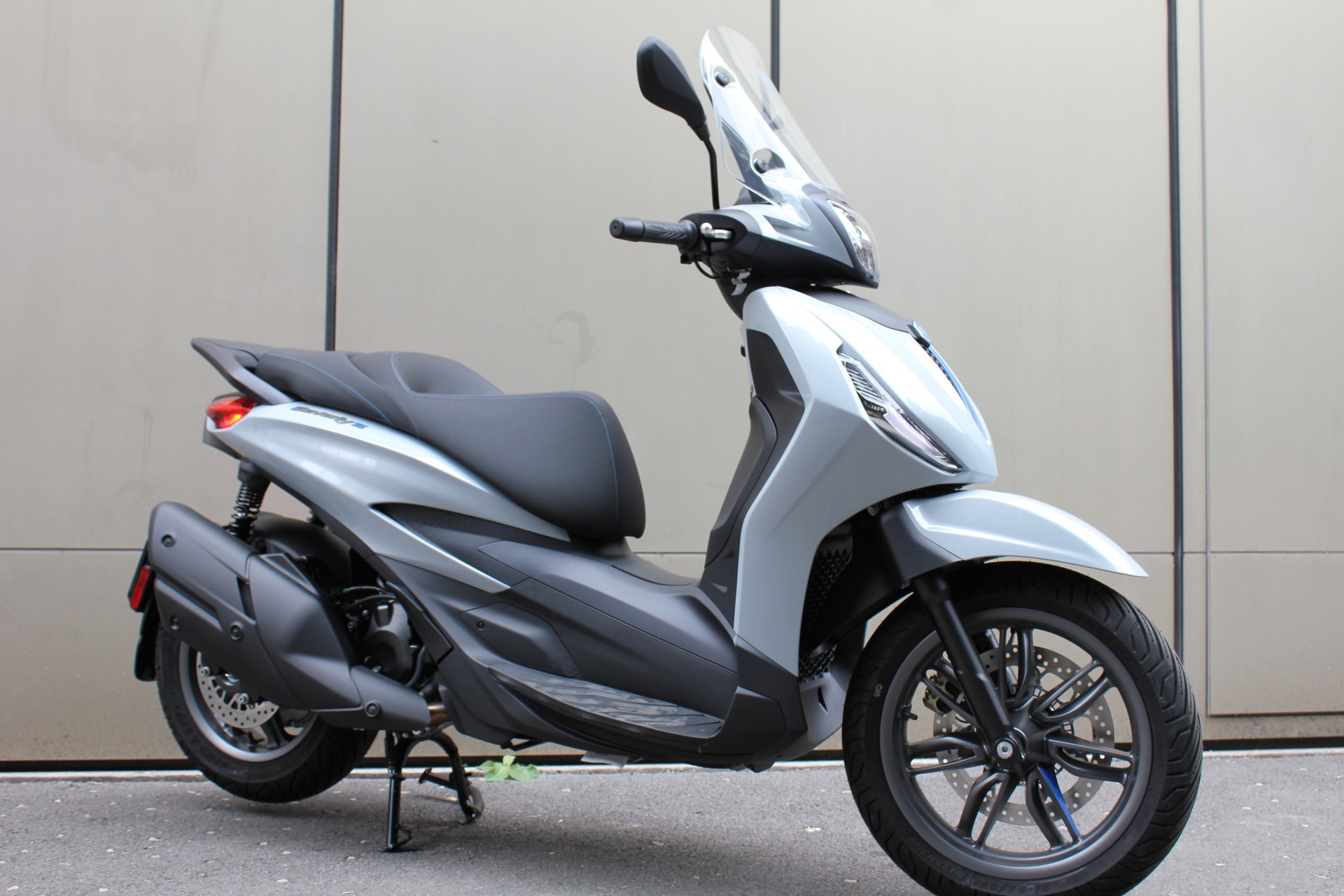 PIAGGIO Beverly 400 Sport E5+-showroom-element-1