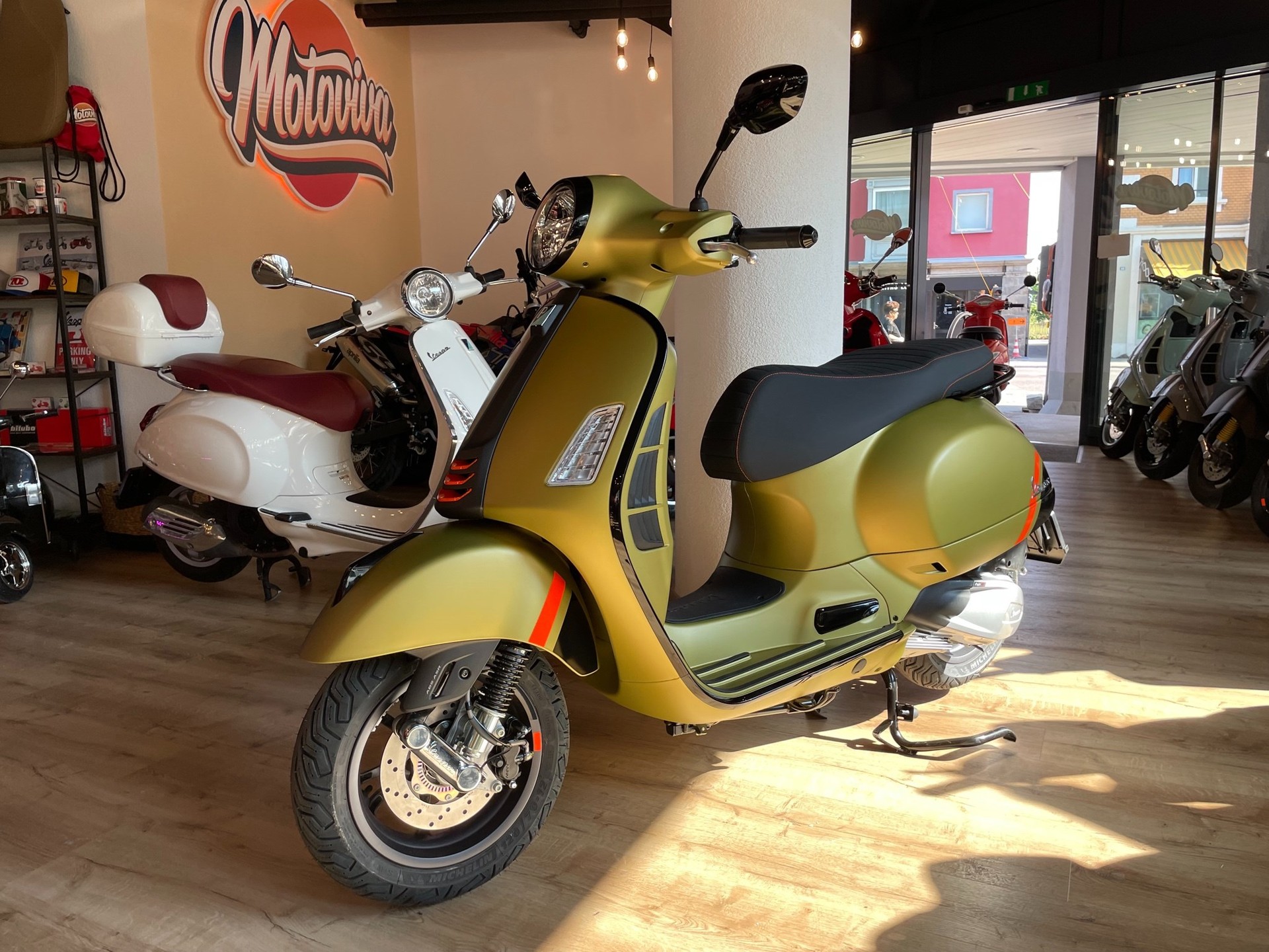 PIAGGIO Vespa GTS 300 Super Sport ABS-showroom-element-2