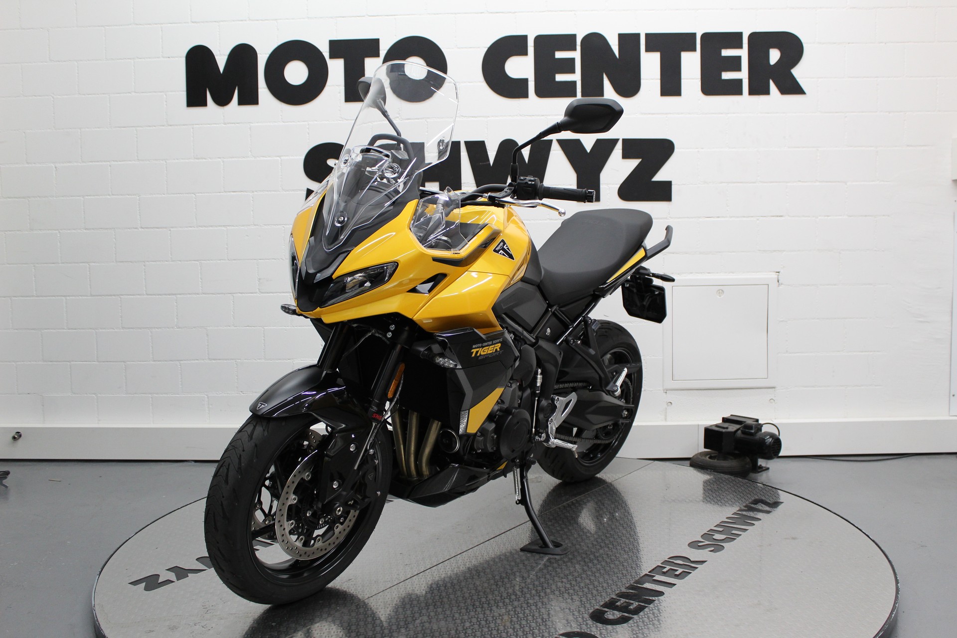 TRIUMPH Tiger 800 Sport-showroom-element-3