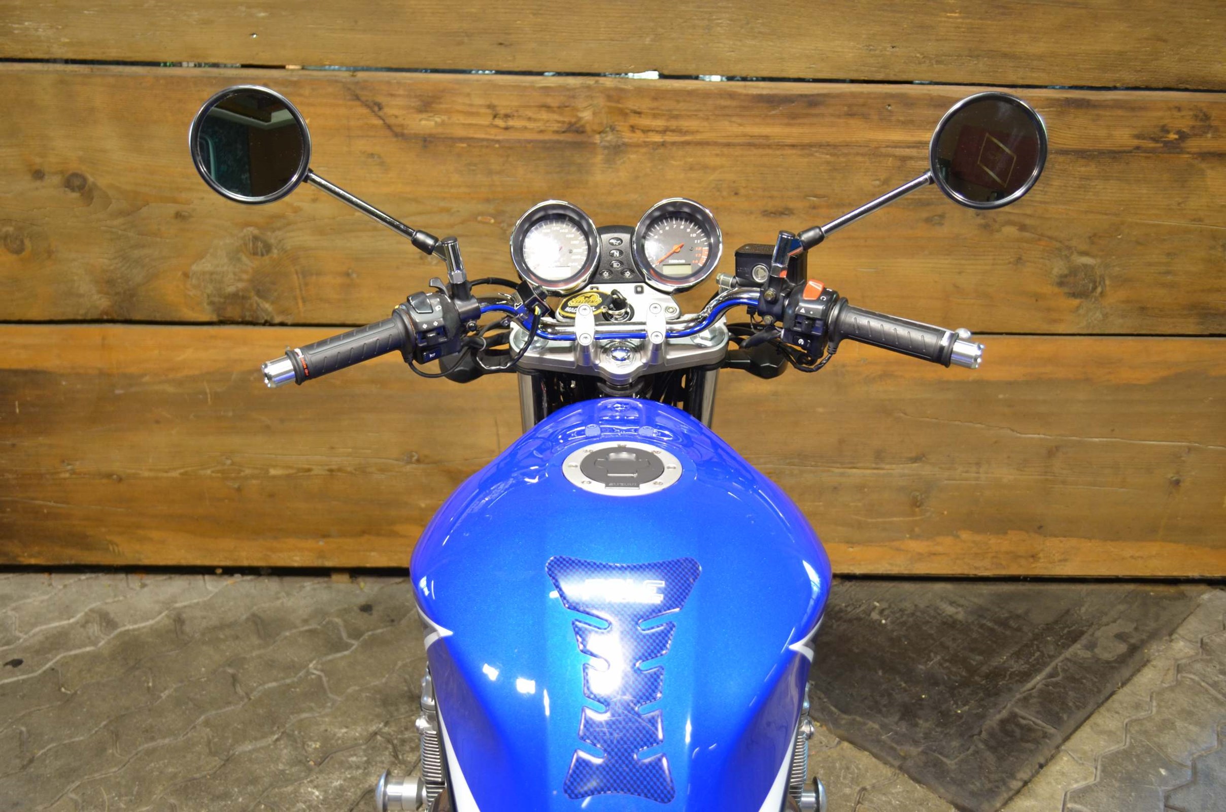 SUZUKI GSF600U Bandit-showroom-element-2