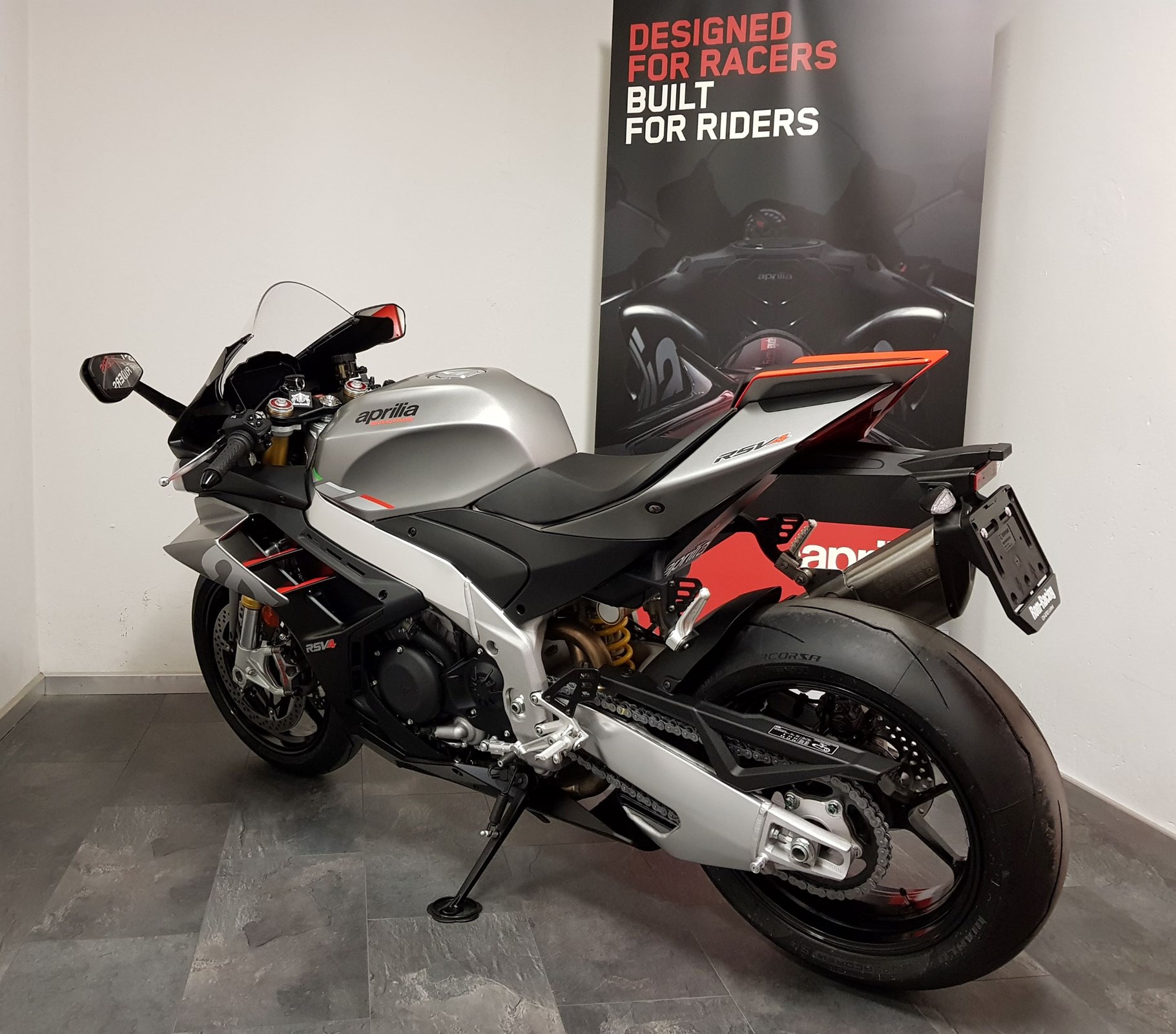 APRILIA RSV4 1100-image-1