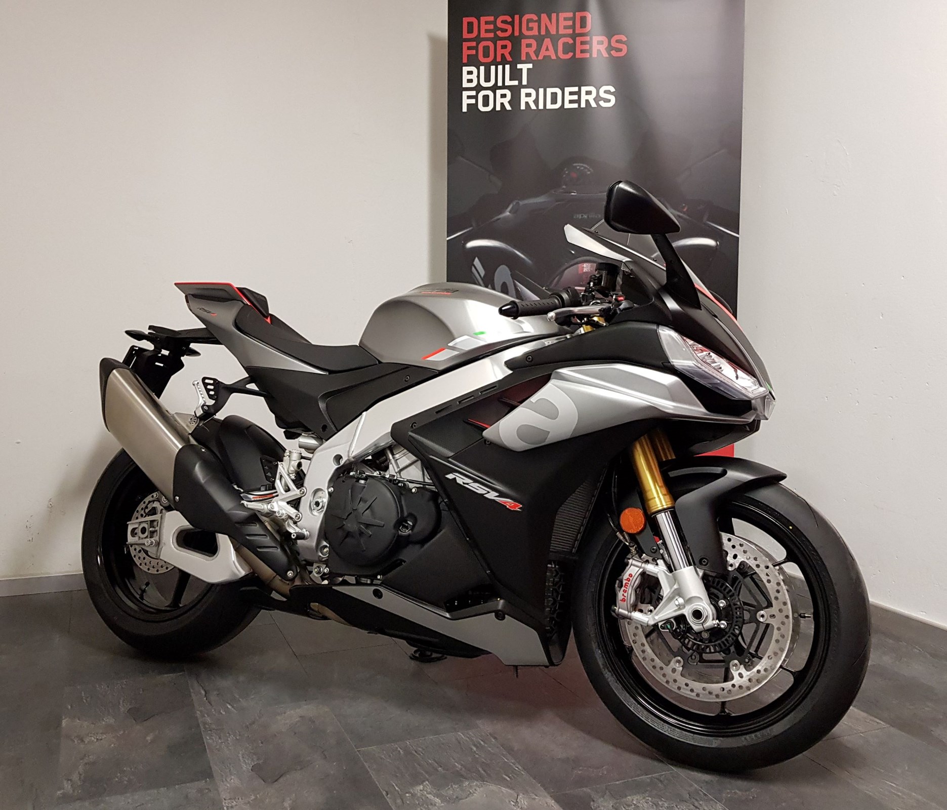 APRILIA RSV4 1100-image-0
